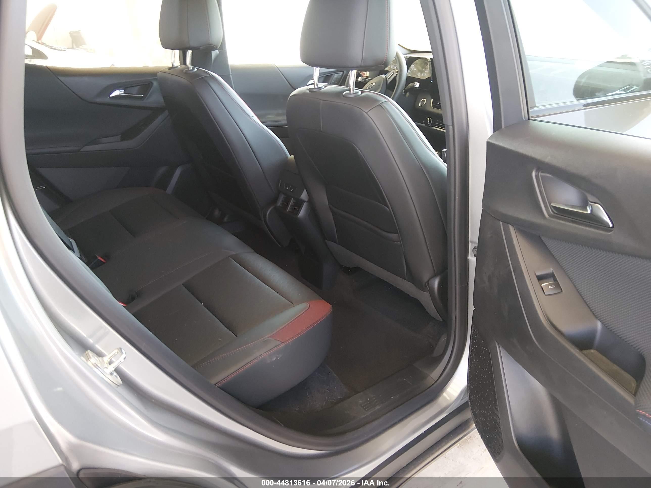 CHEVROLET EQUINOX image 8