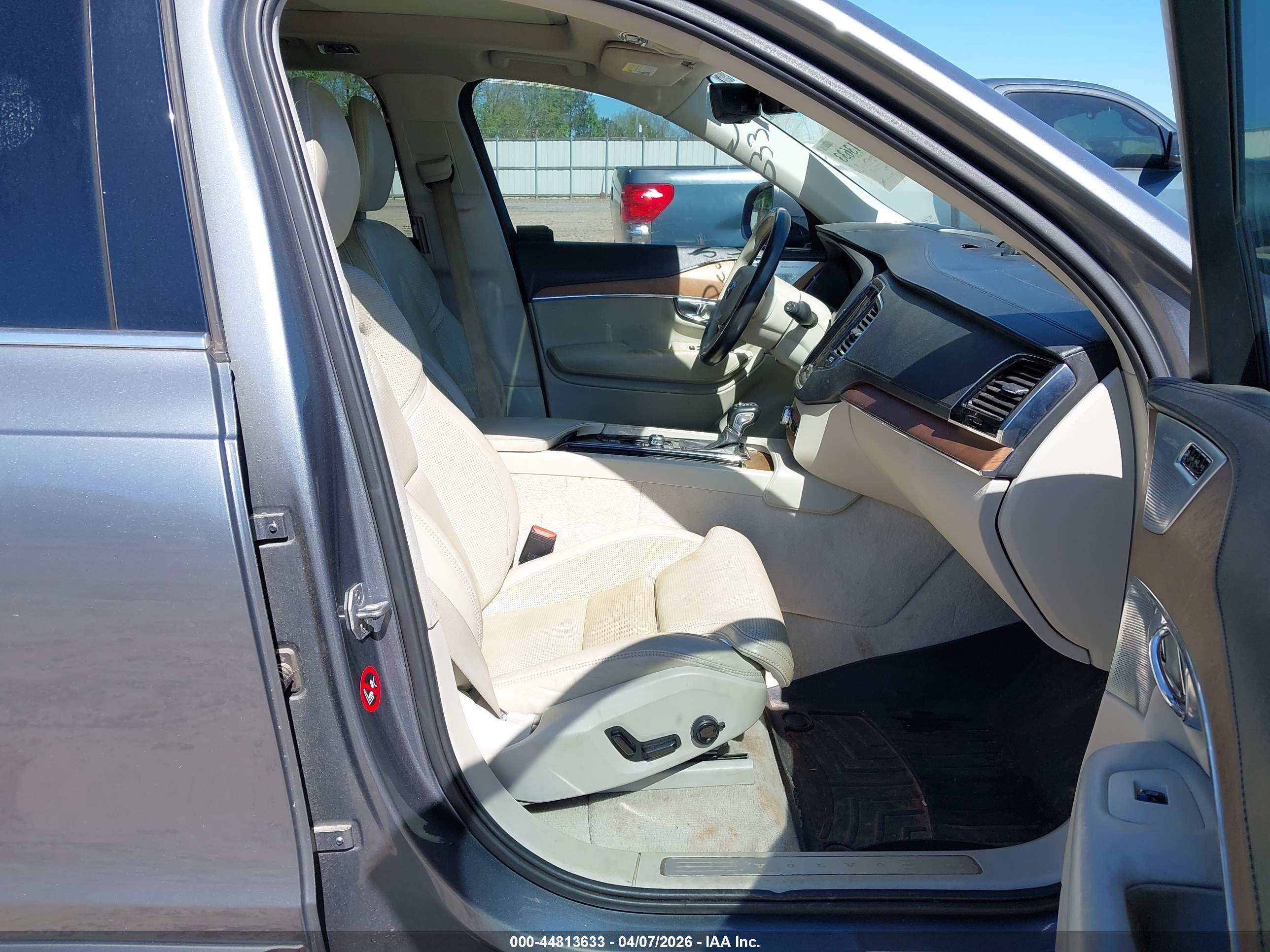 VOLVO XC90 image 5