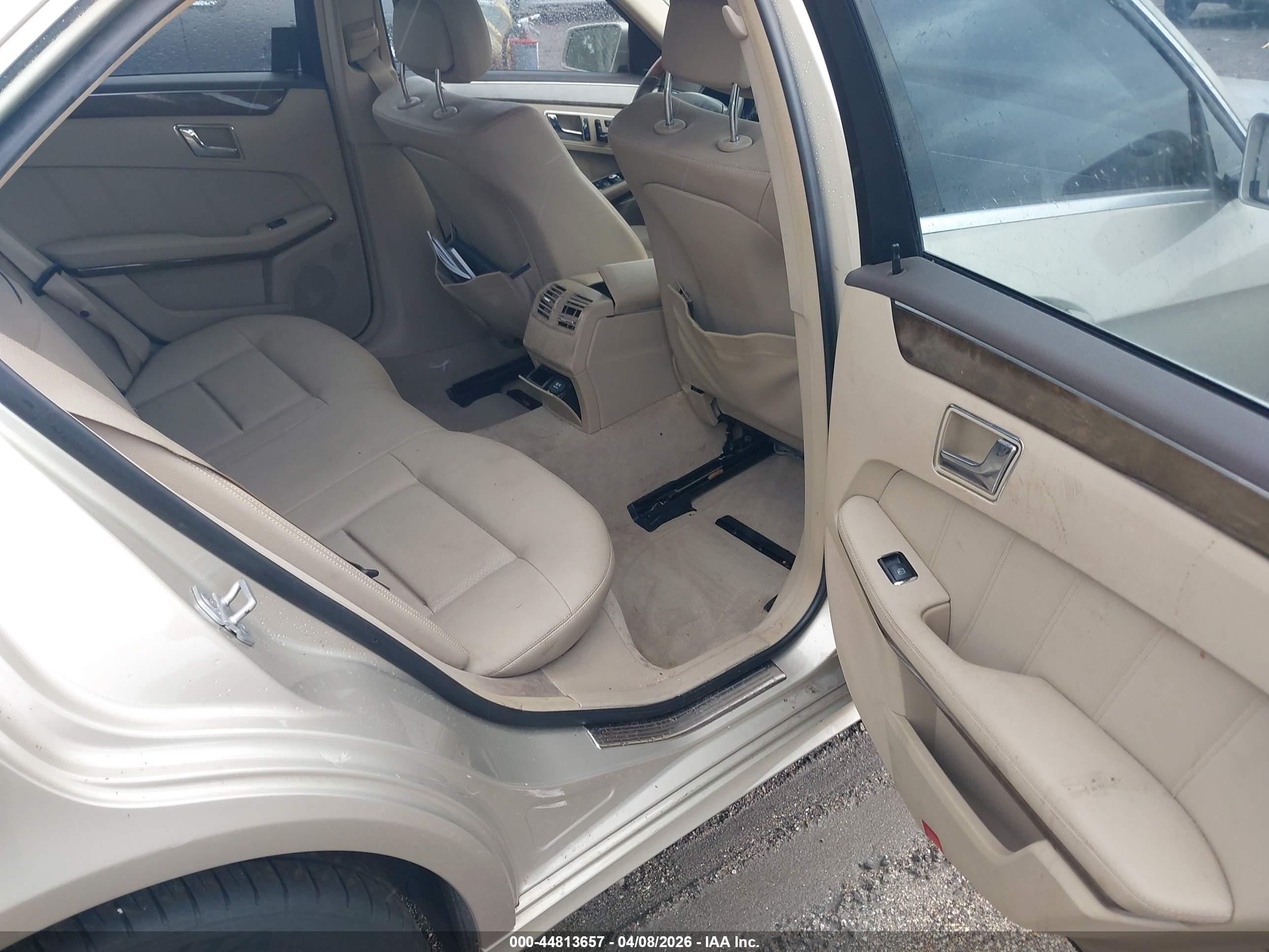 MERCEDES-BENZ E image 8