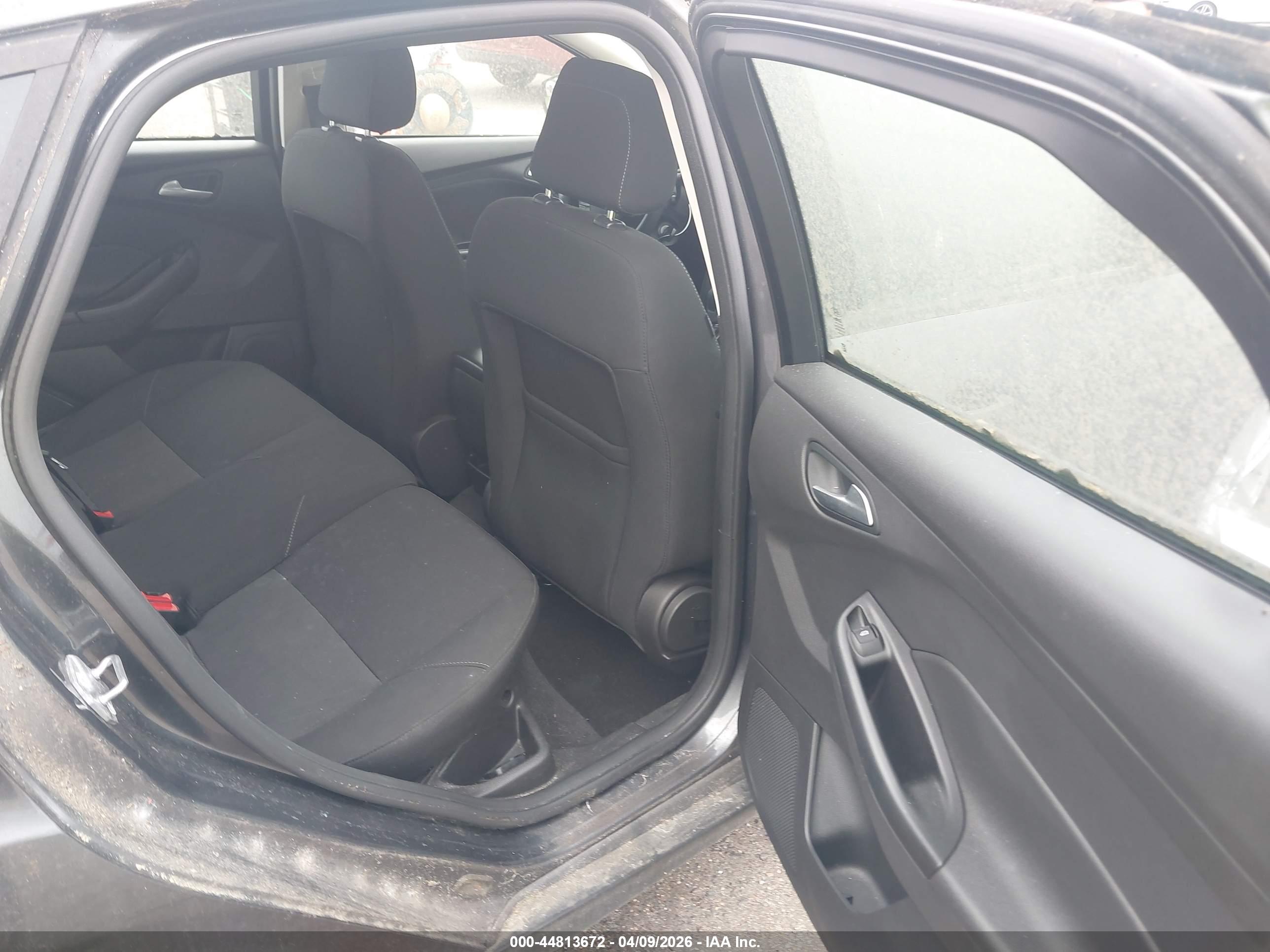 FORD FOCUS image 8