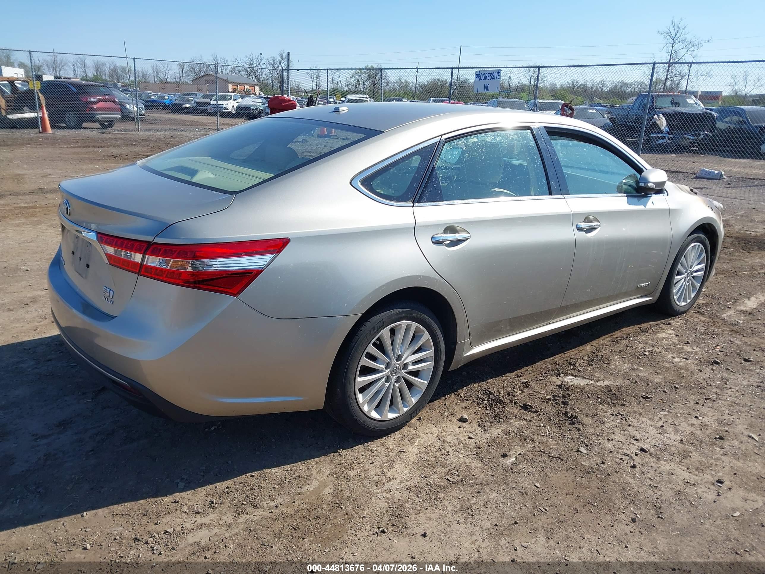 TOYOTA AVALON image 4