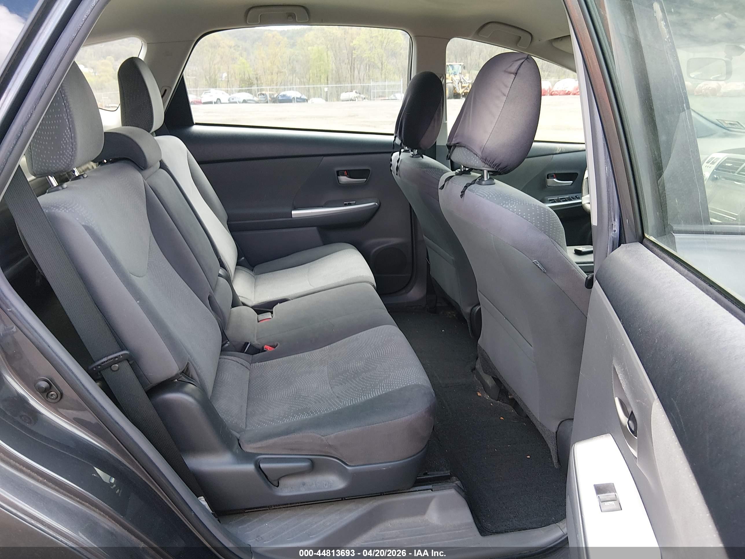 TOYOTA PRIUS image 8