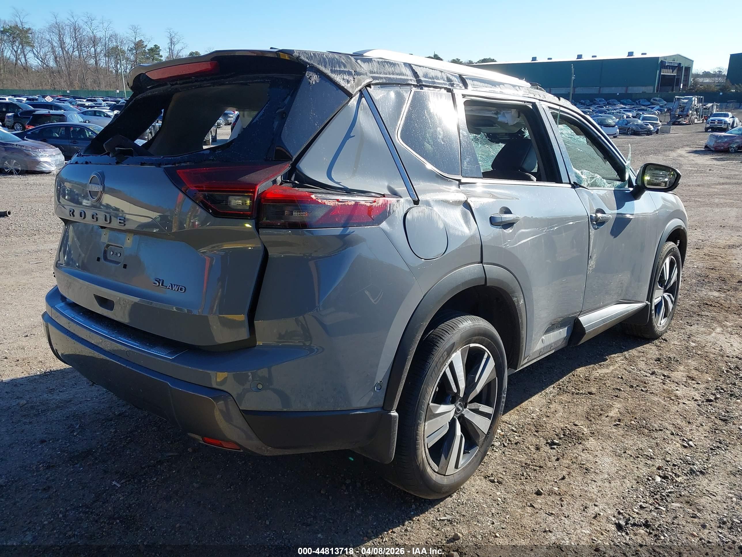 NISSAN ROGUE image 4