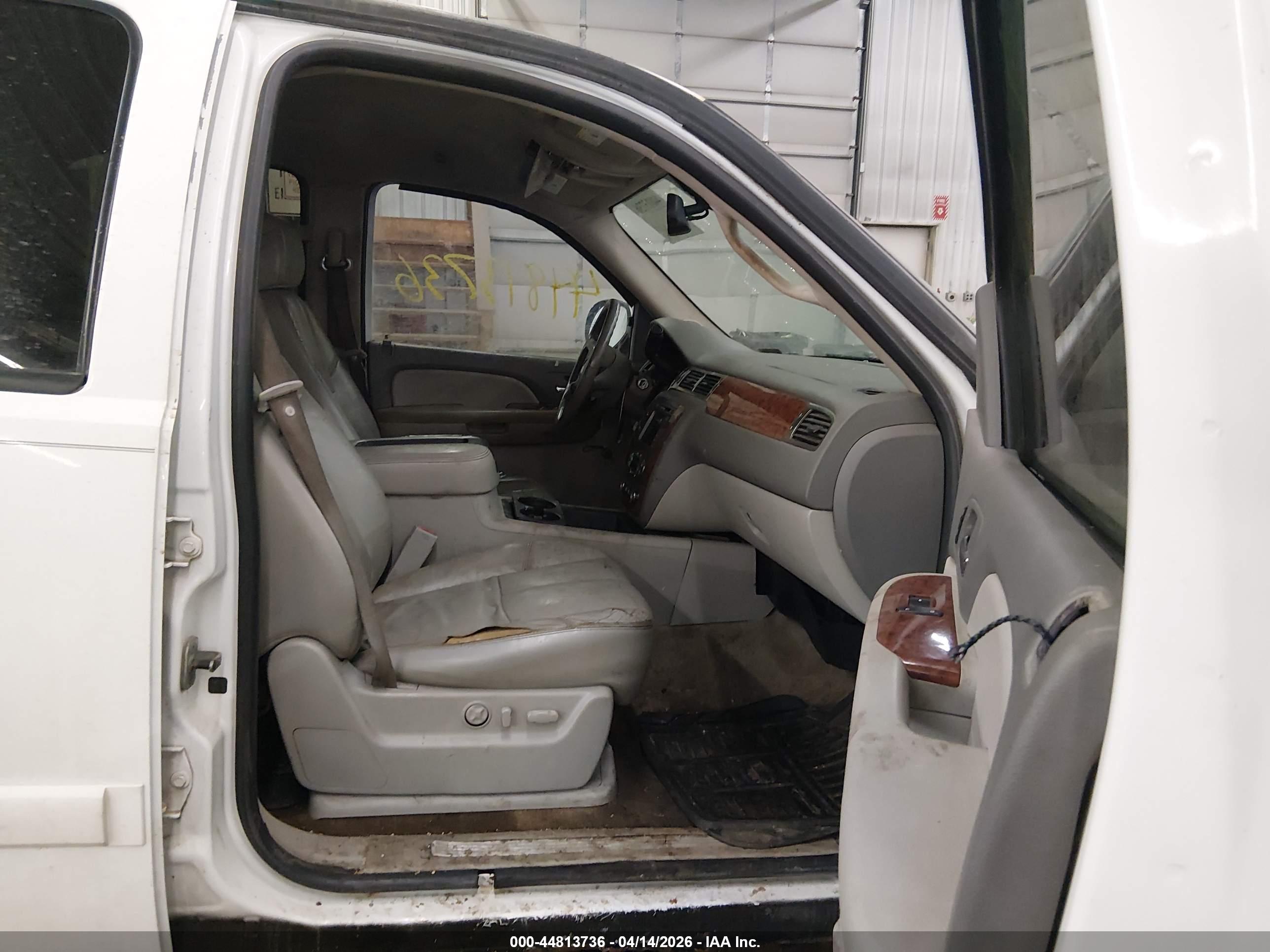 CHEVROLET TAHOE image 5