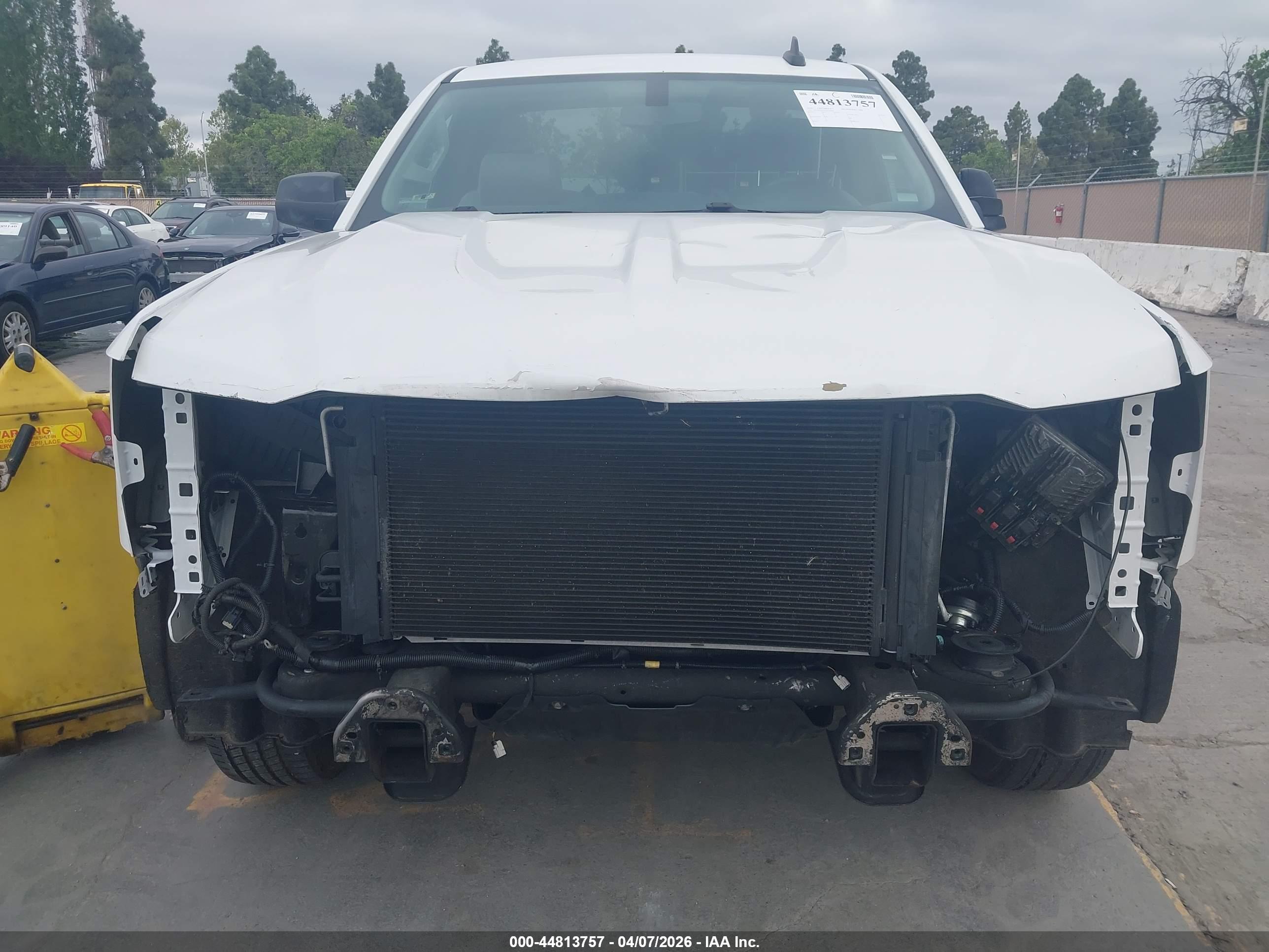 CHEVROLET SILVERADO image 6