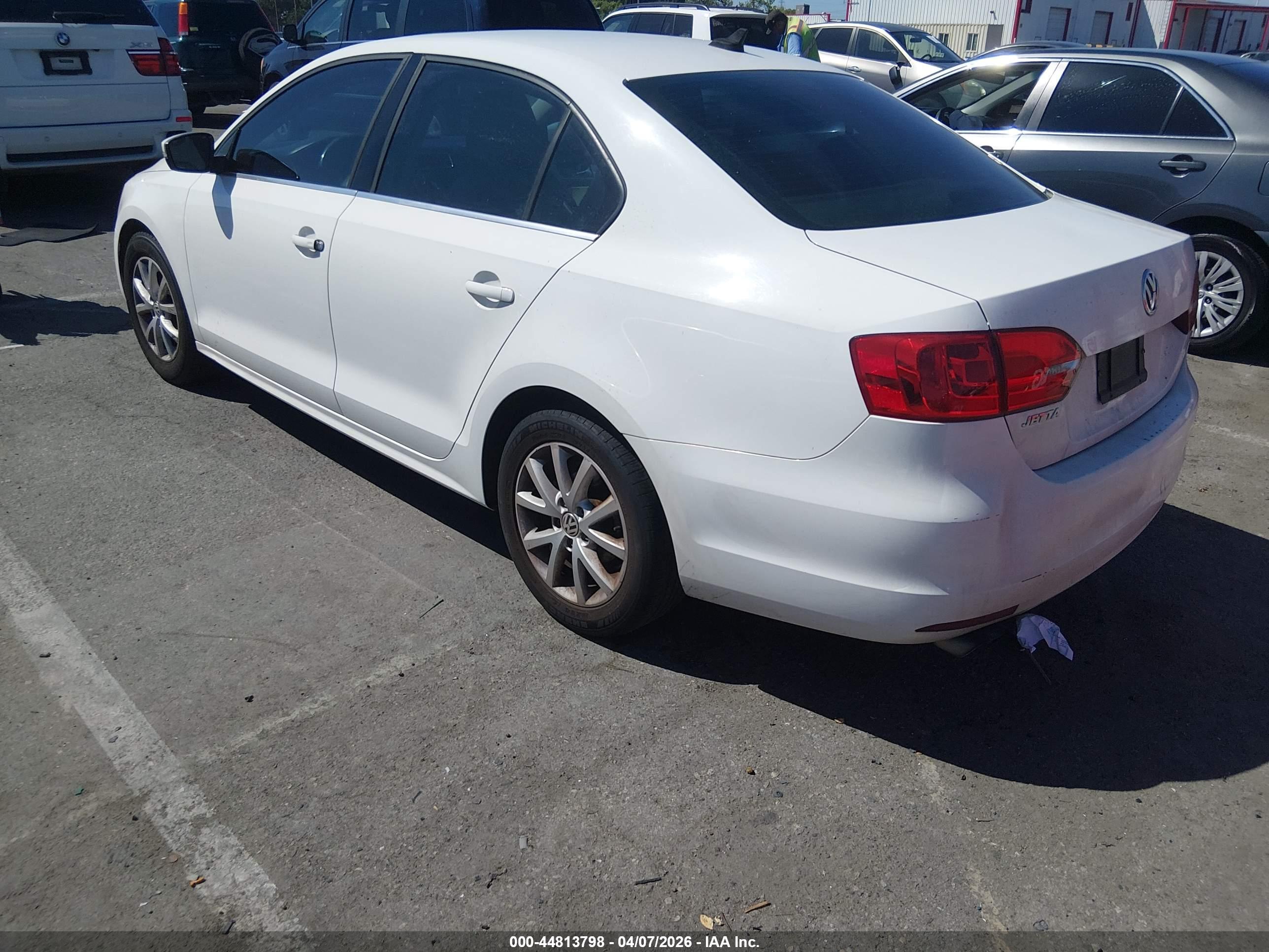 VOLKSWAGEN JETTA image 3