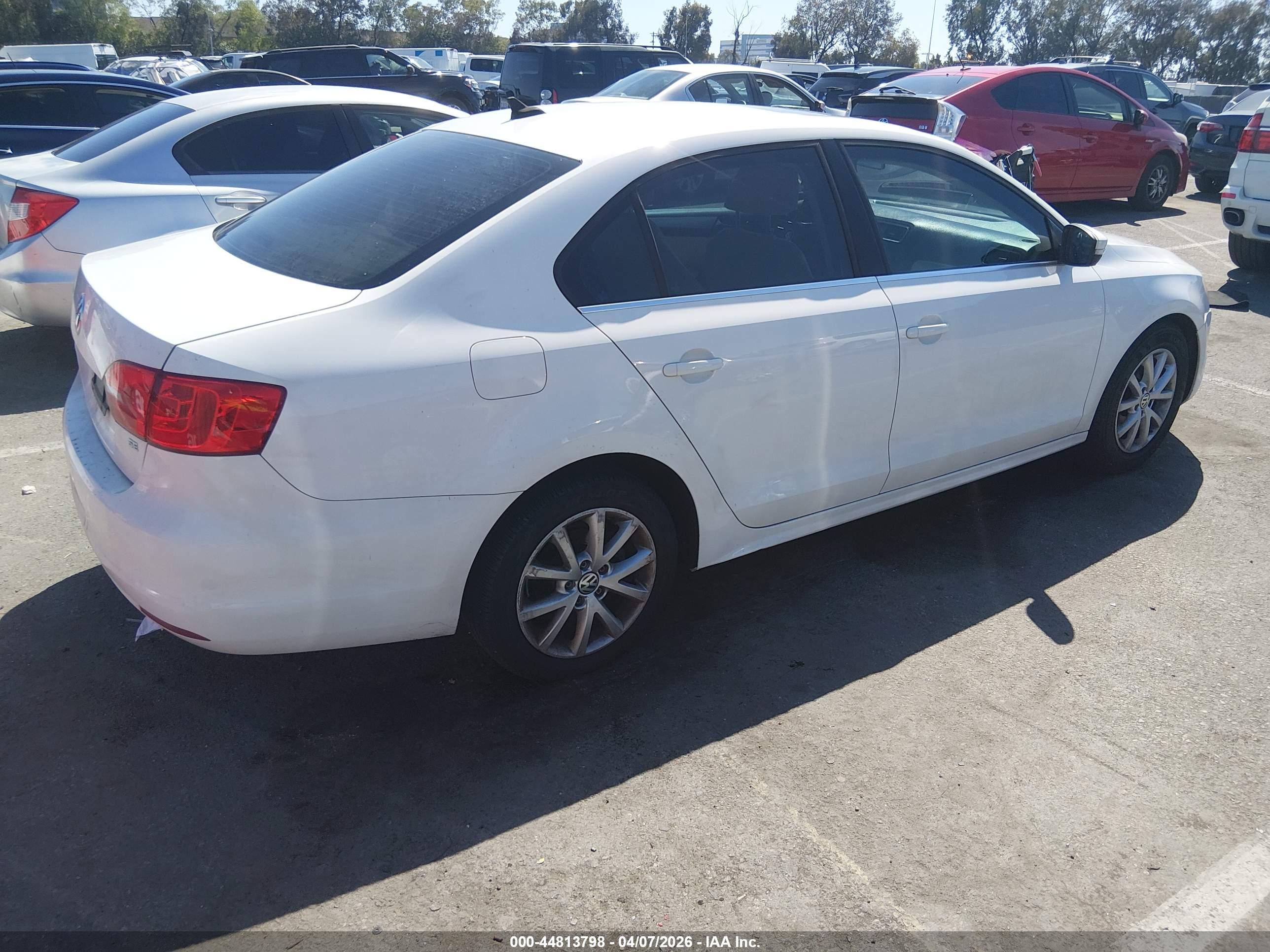 VOLKSWAGEN JETTA image 4