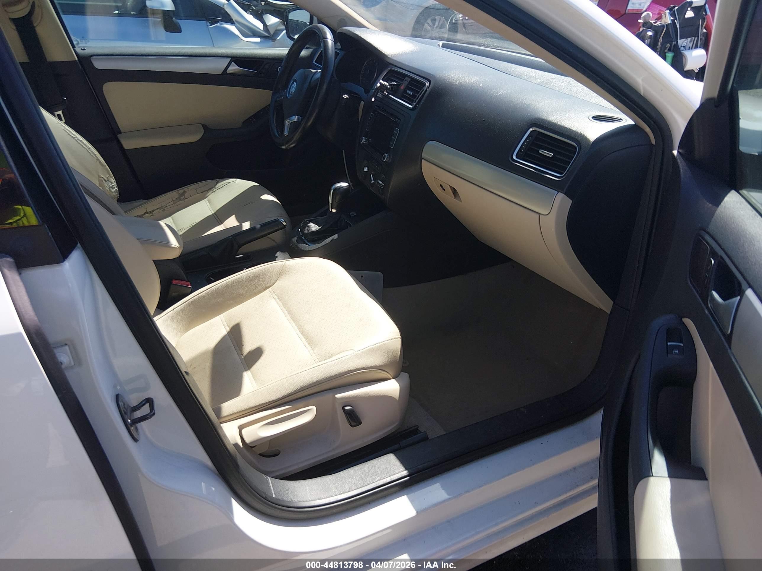 VOLKSWAGEN JETTA image 5
