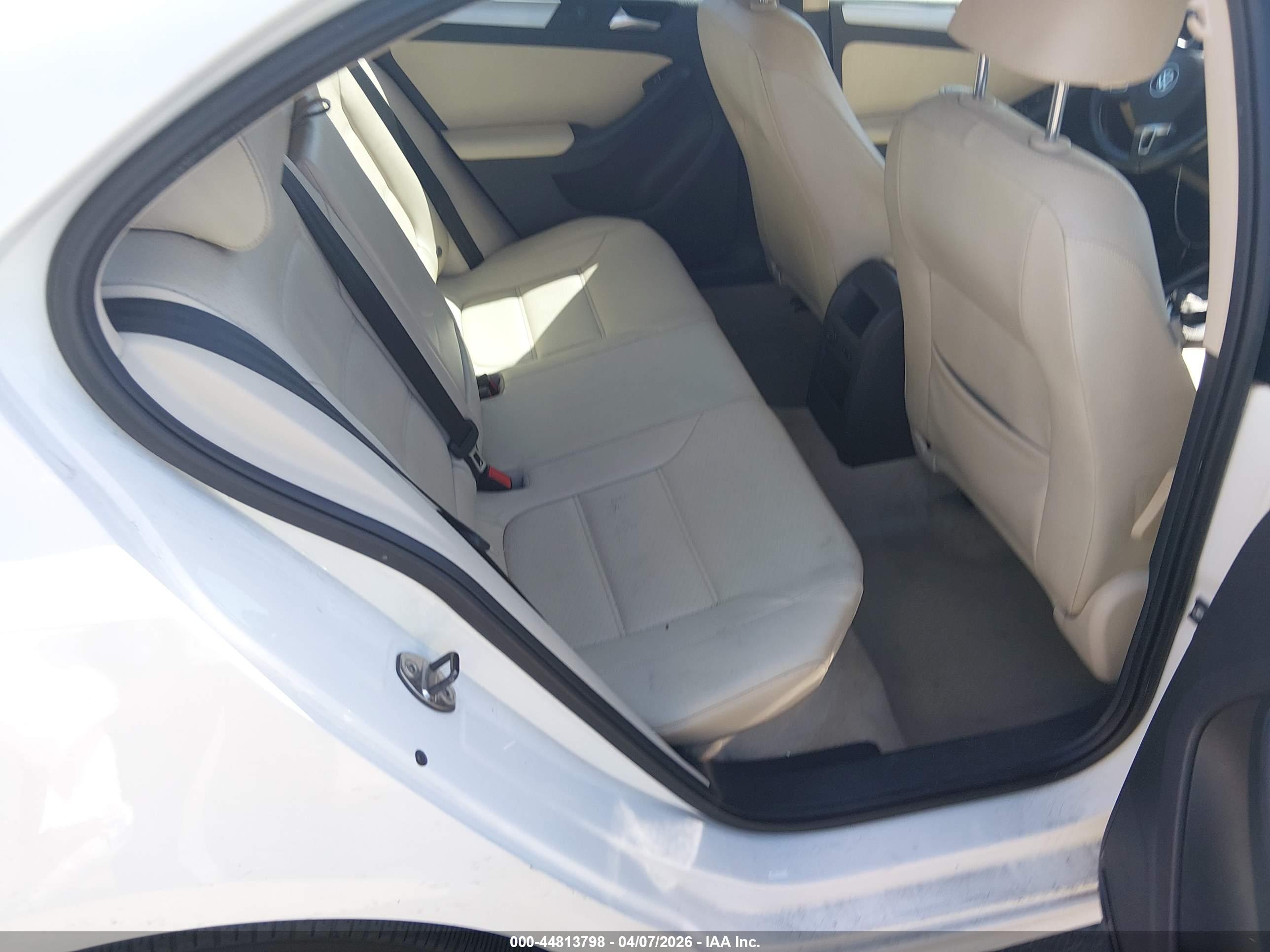 VOLKSWAGEN JETTA image 8