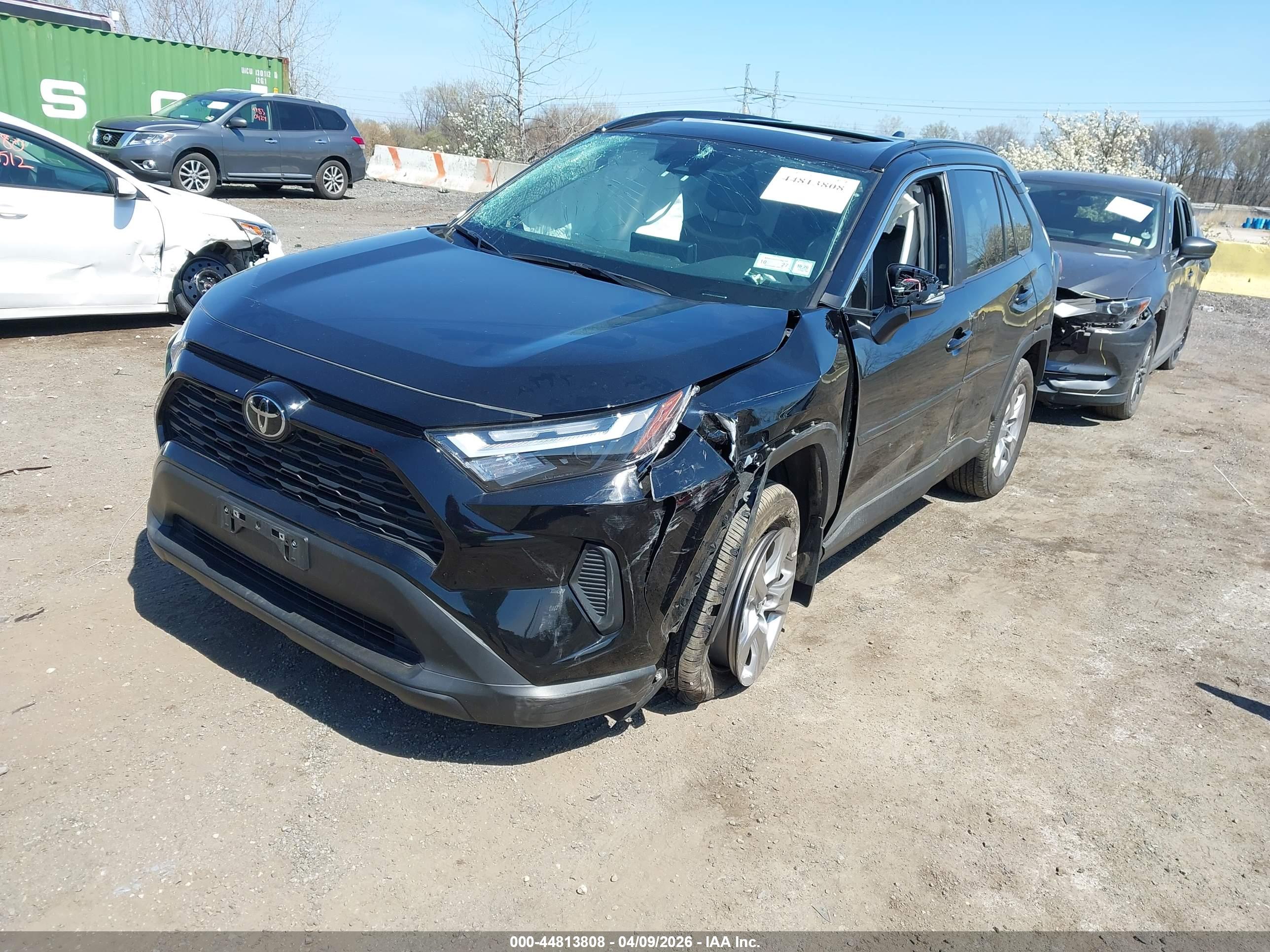 TOYOTA RAV4 image 2