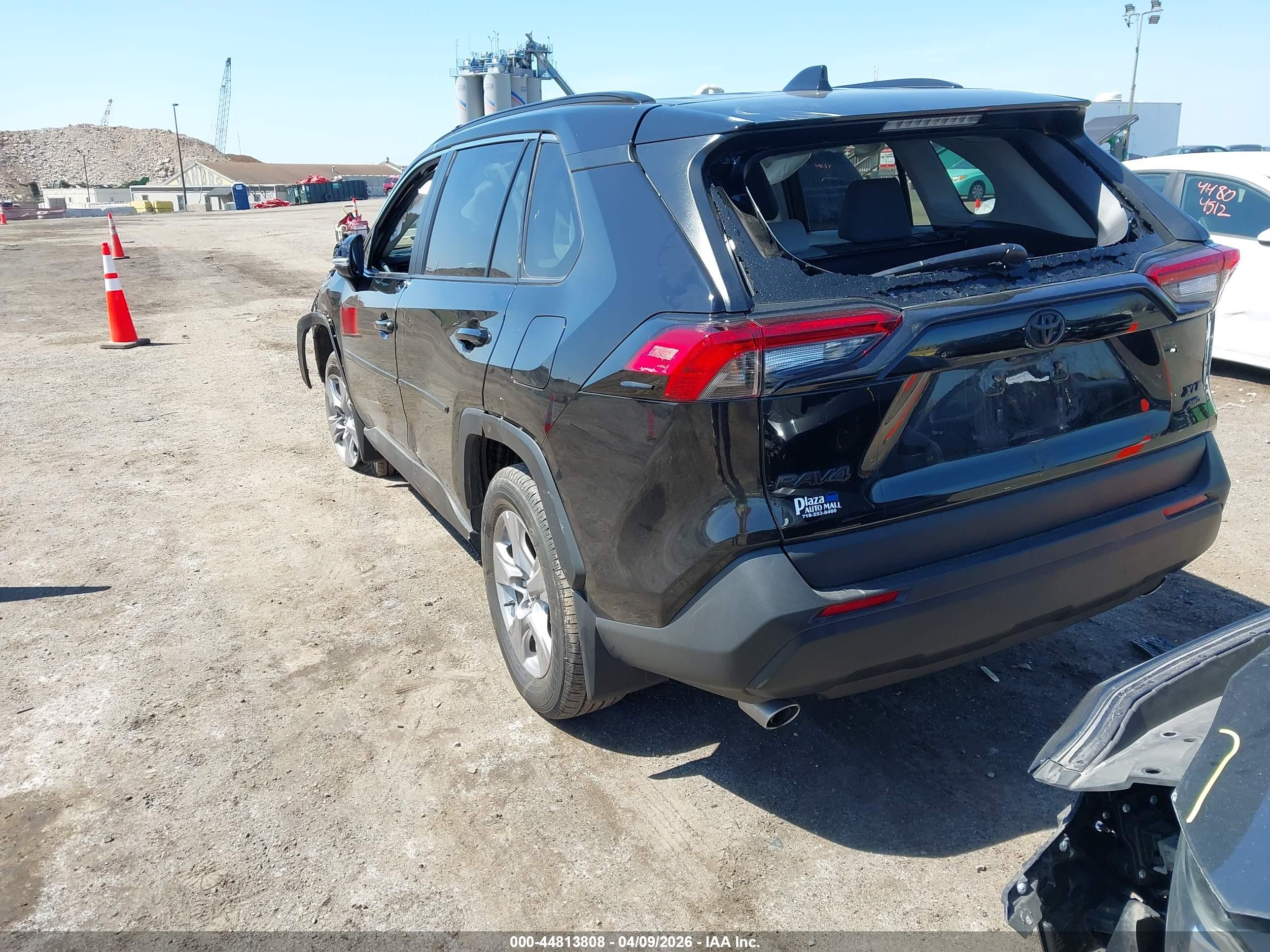 TOYOTA RAV4 image 3
