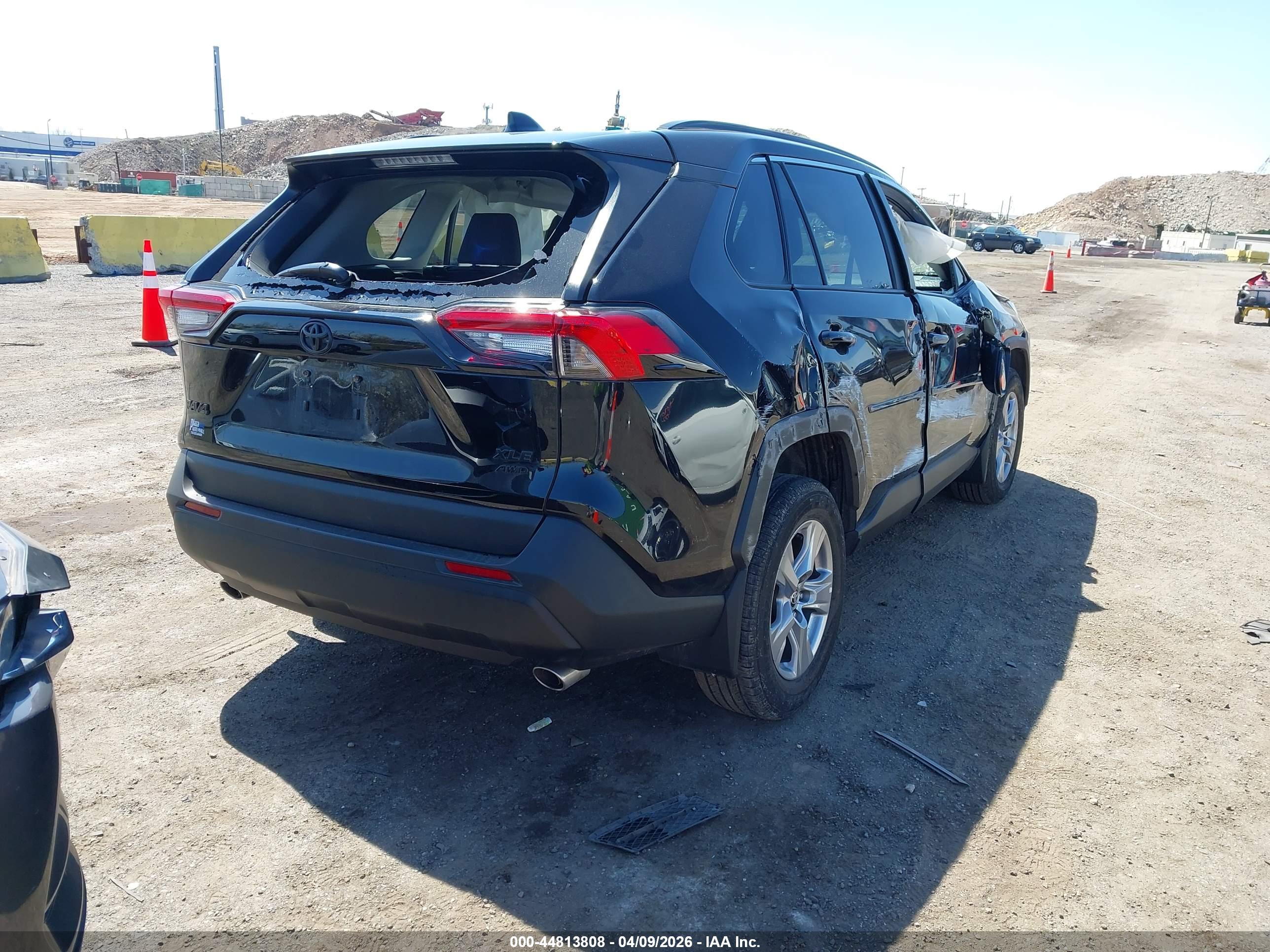 TOYOTA RAV4 image 4