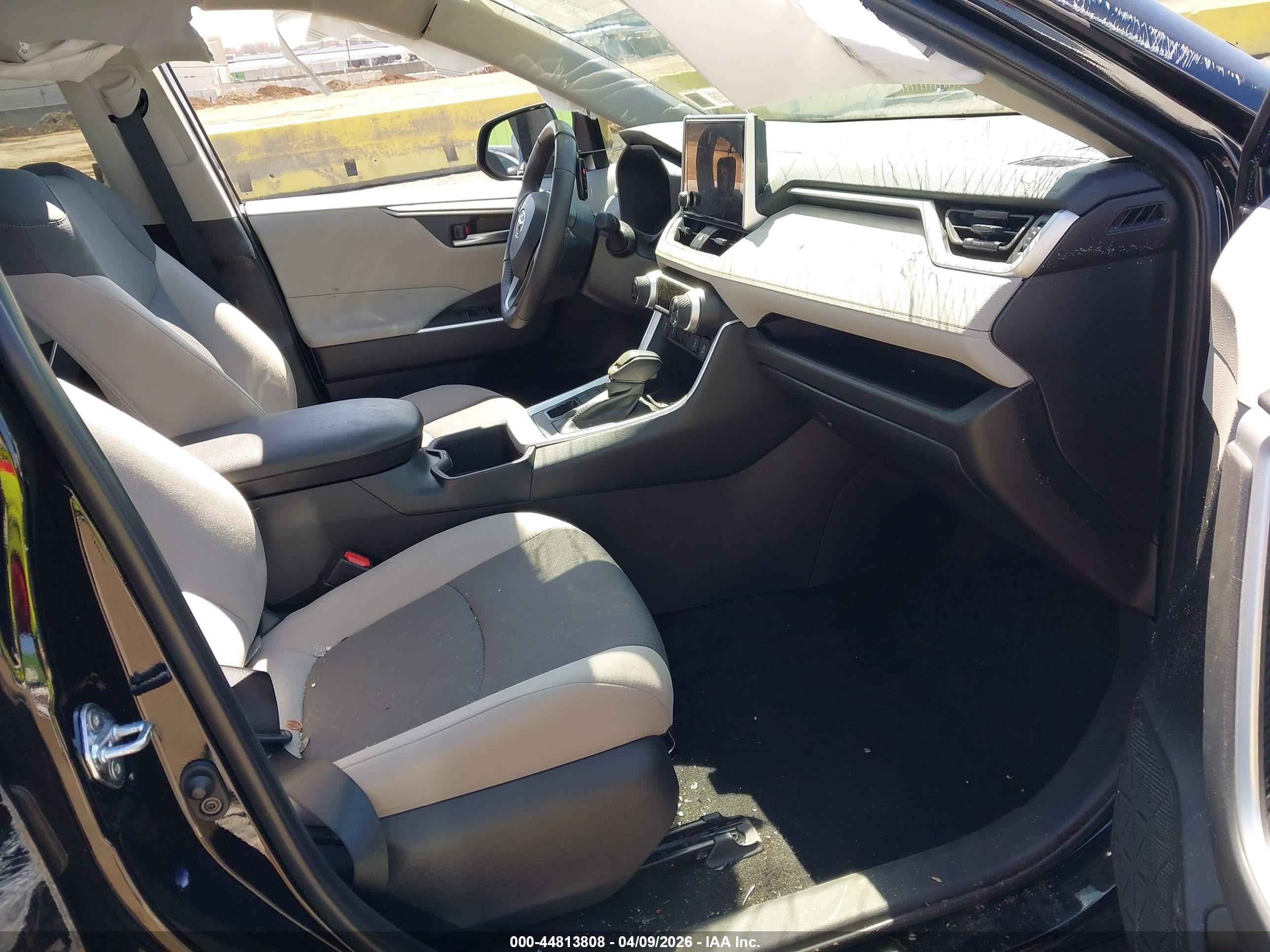 TOYOTA RAV4 image 5