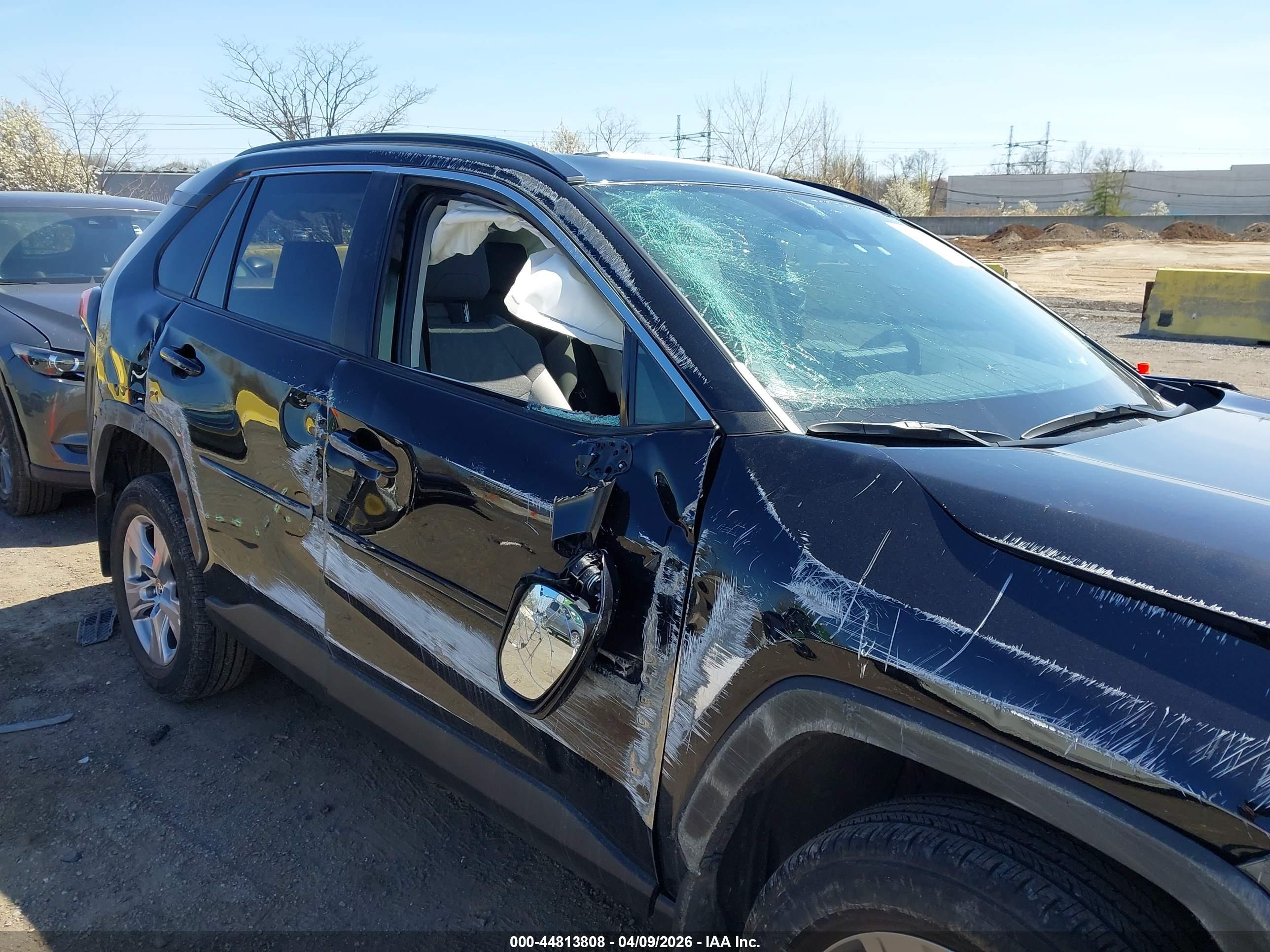 TOYOTA RAV4 image 6