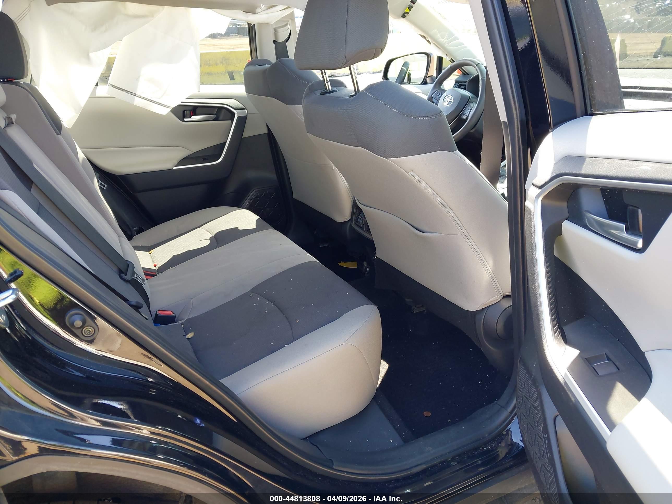 TOYOTA RAV4 image 8