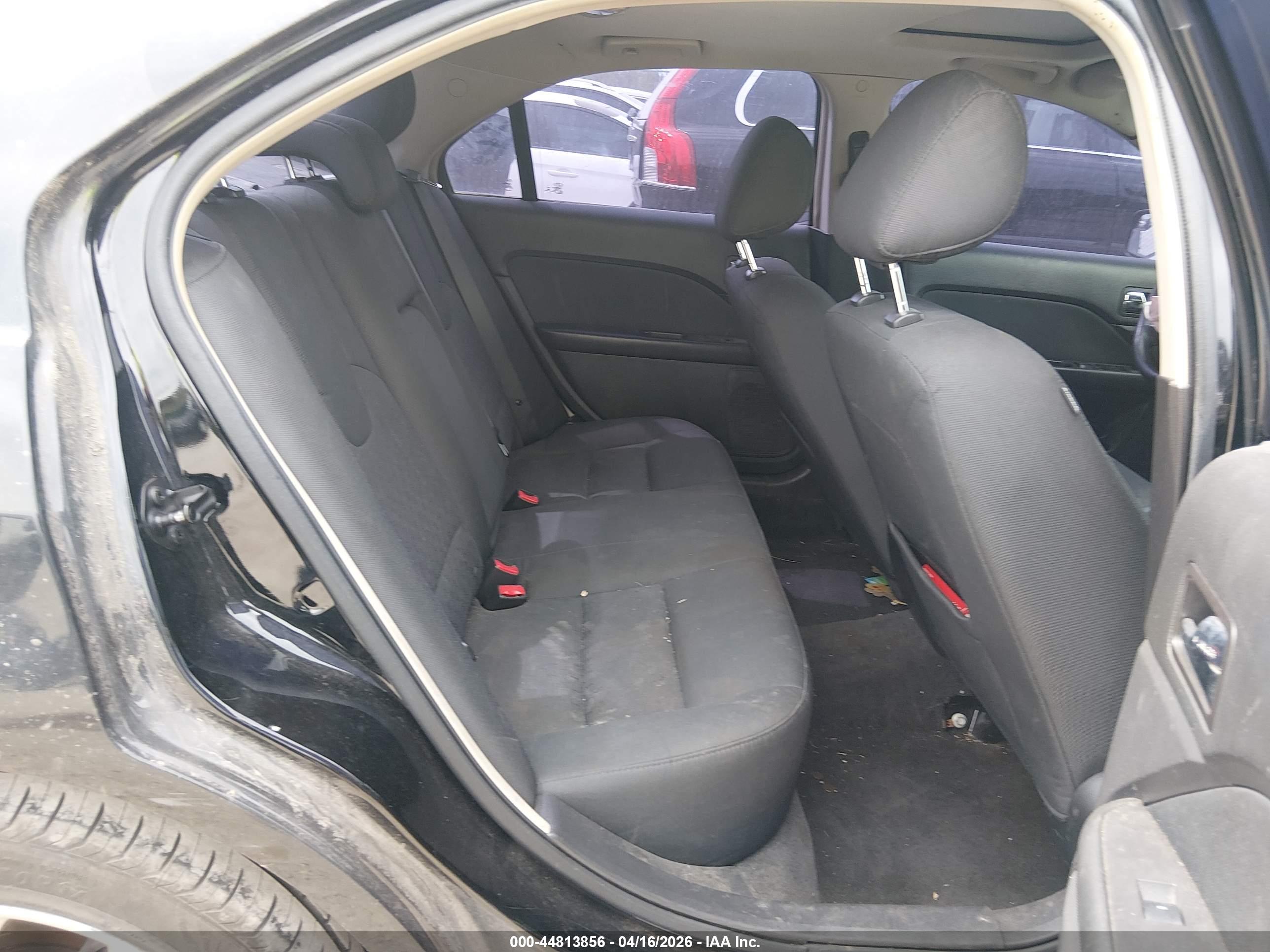 FORD FUSION image 8