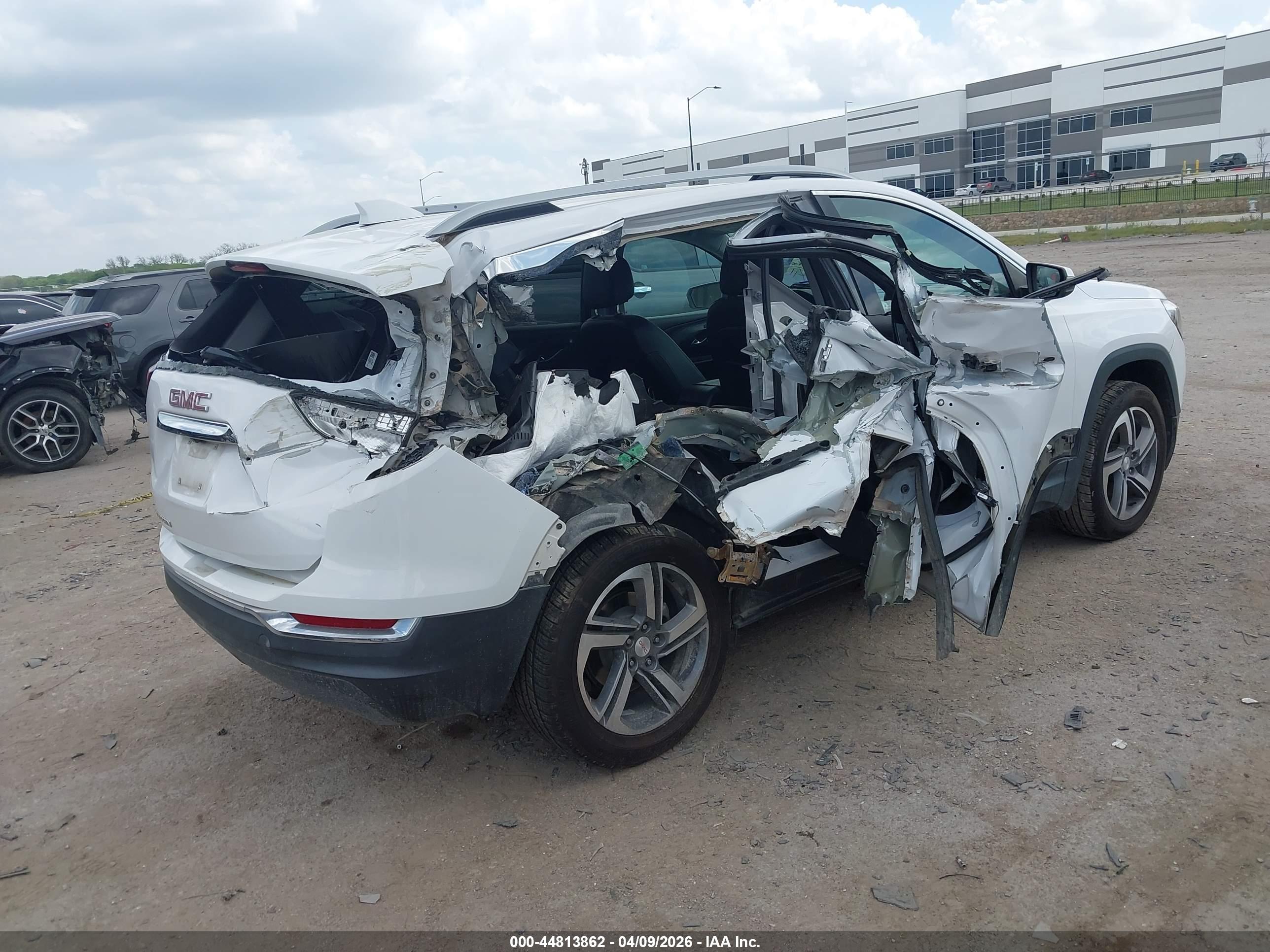 GMC TERRAIN image 4