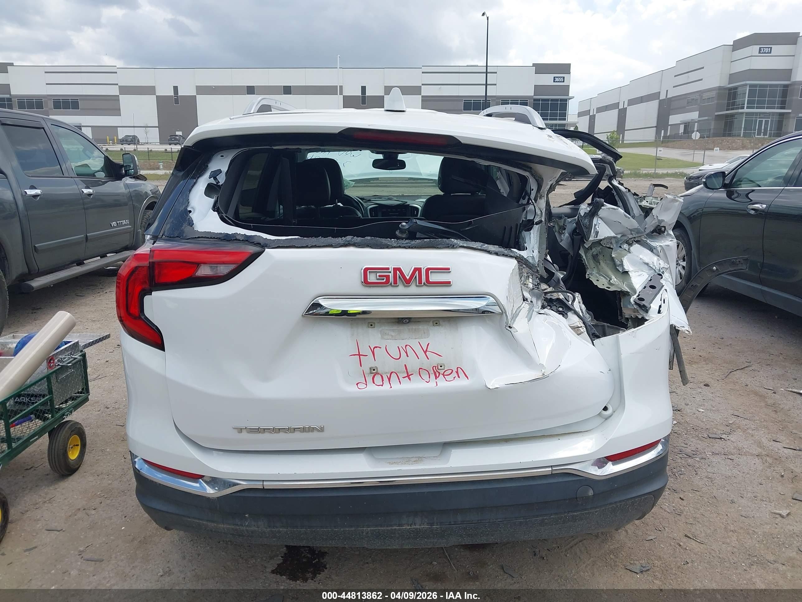 GMC TERRAIN image 6