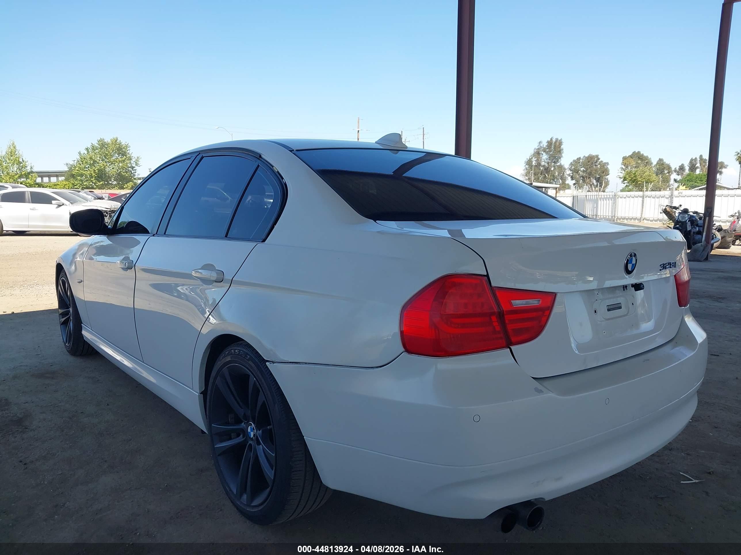 BMW 328I image 3