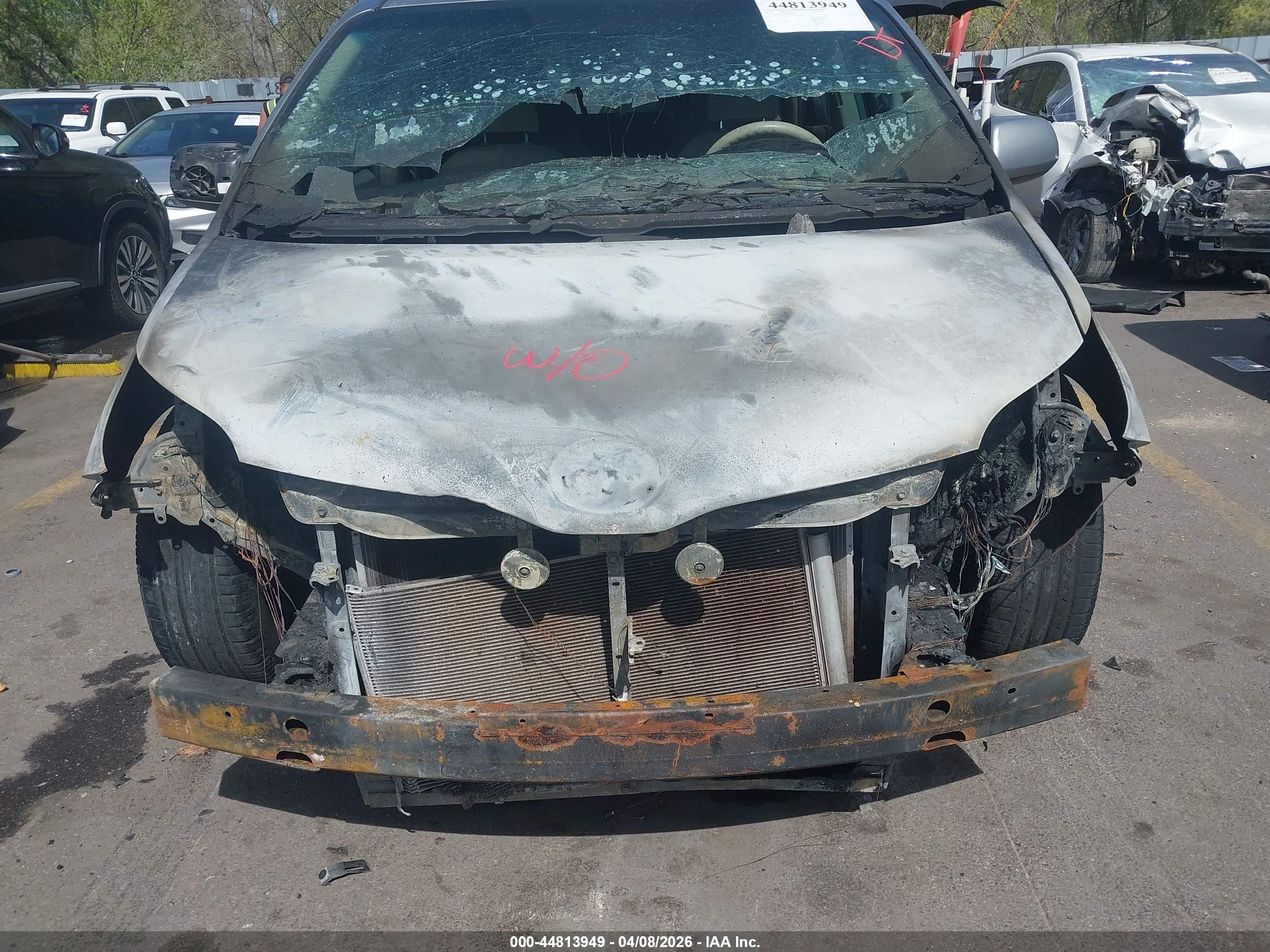 TOYOTA SIENNA image 6