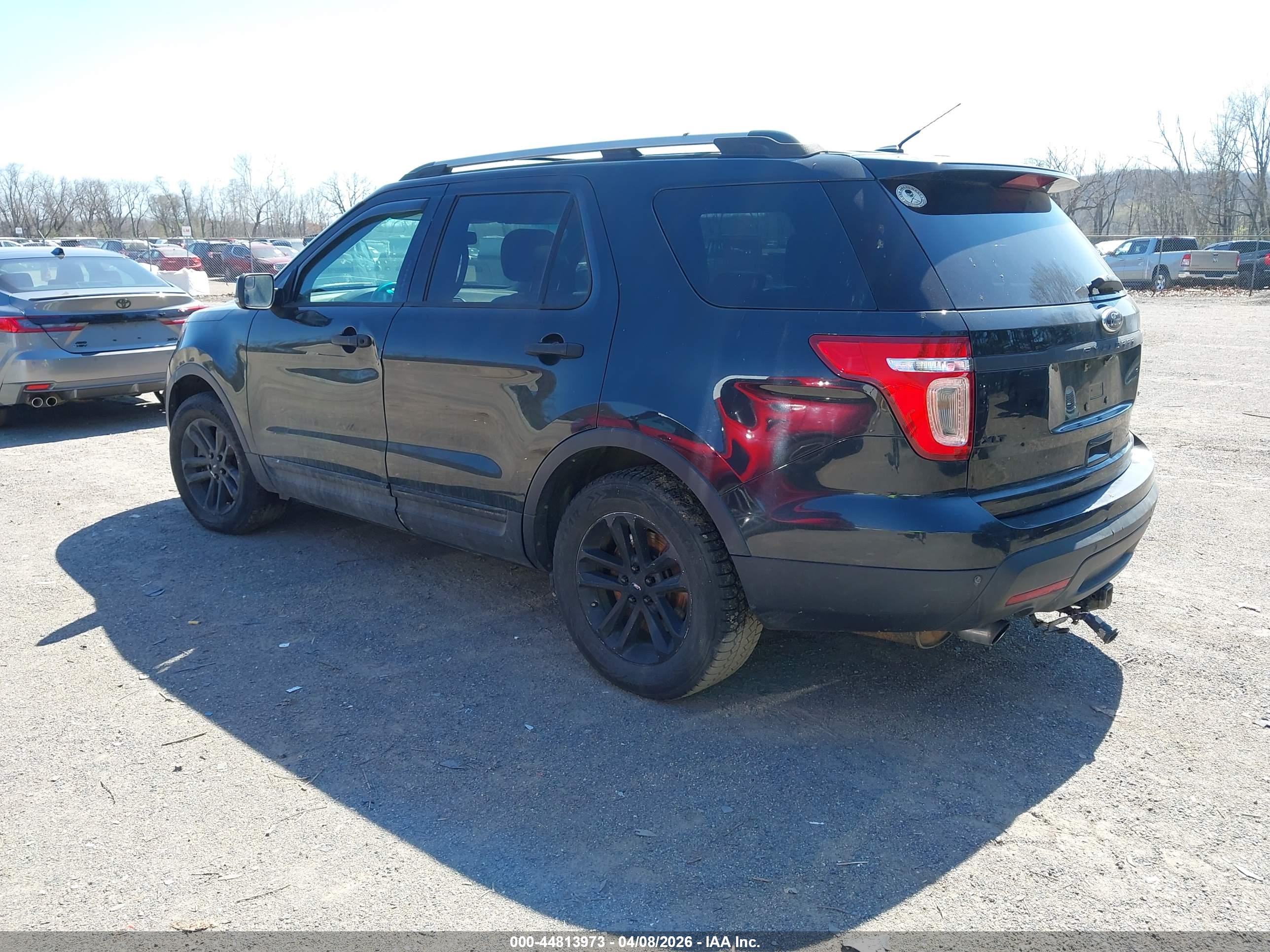 FORD EXPLORER image 3
