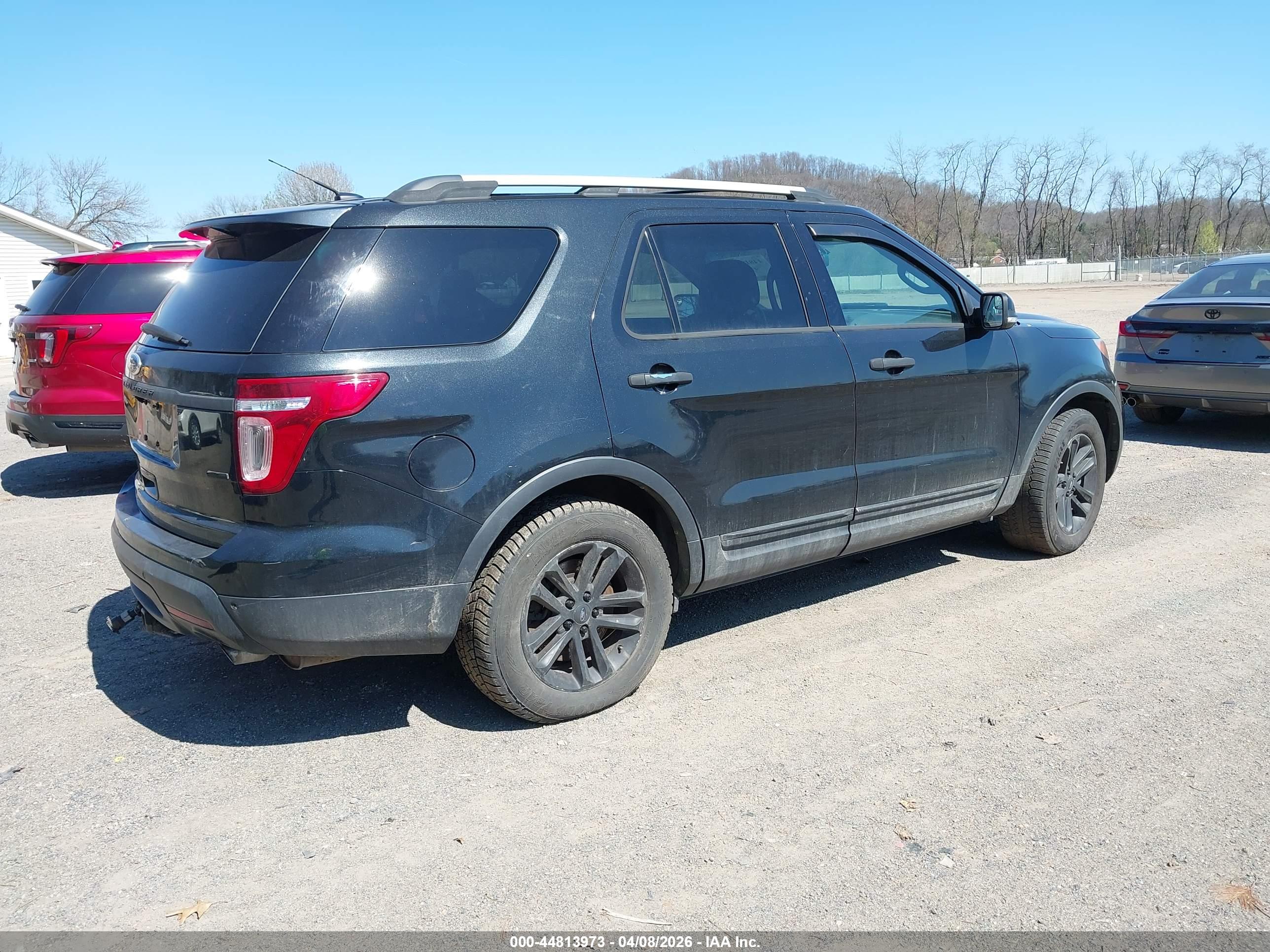 FORD EXPLORER image 4