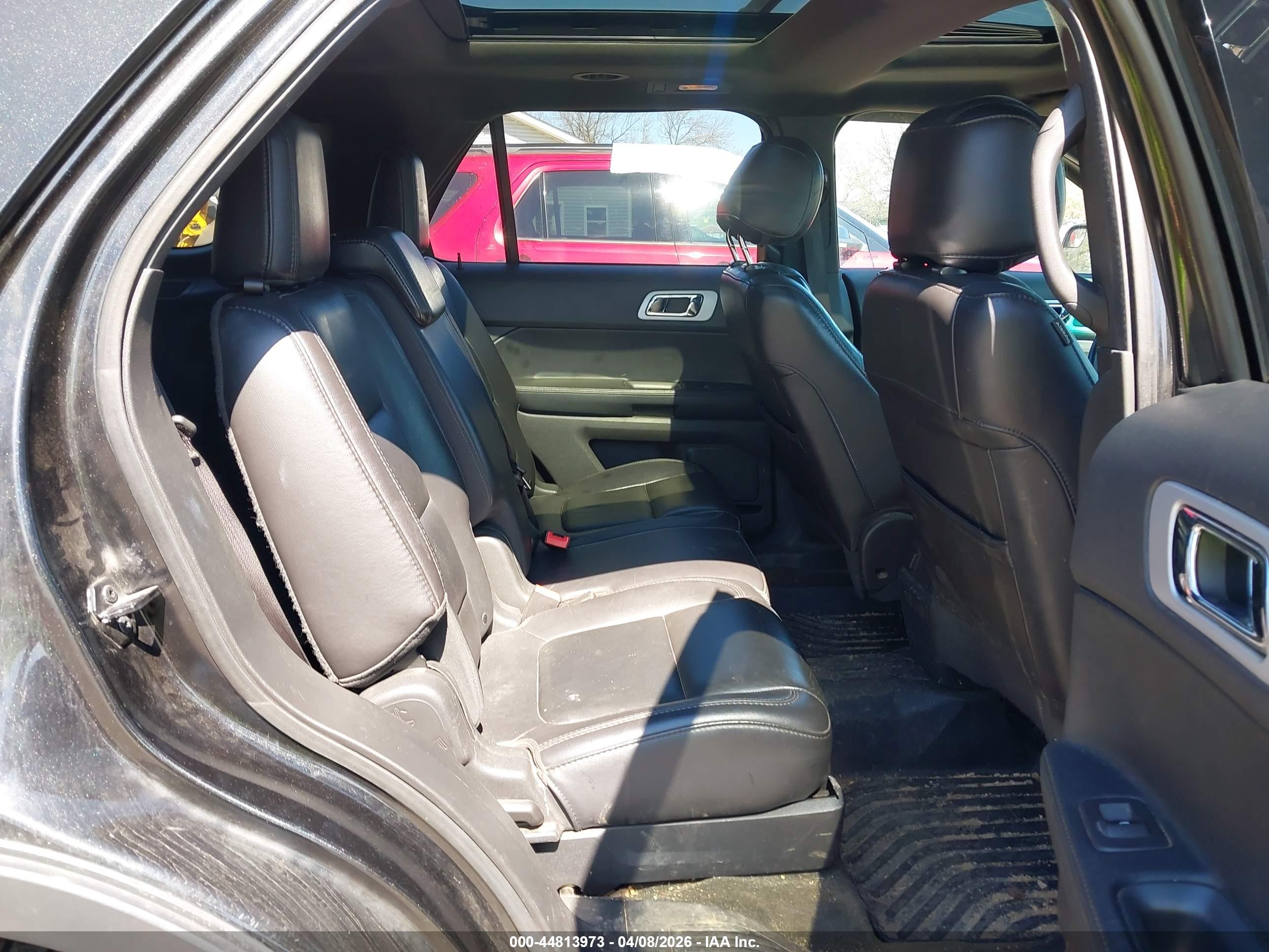 FORD EXPLORER image 8