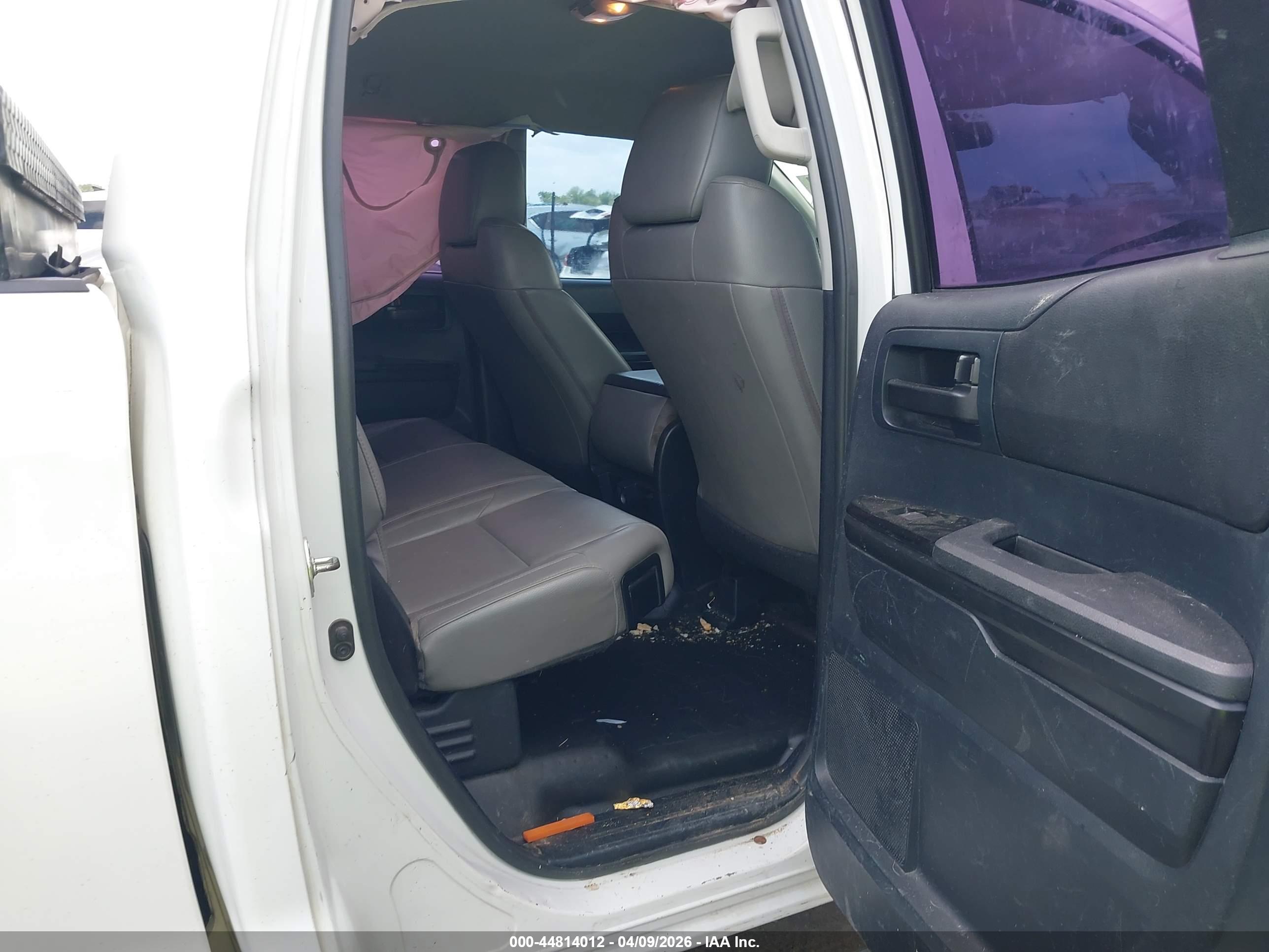 TOYOTA TUNDRA image 8