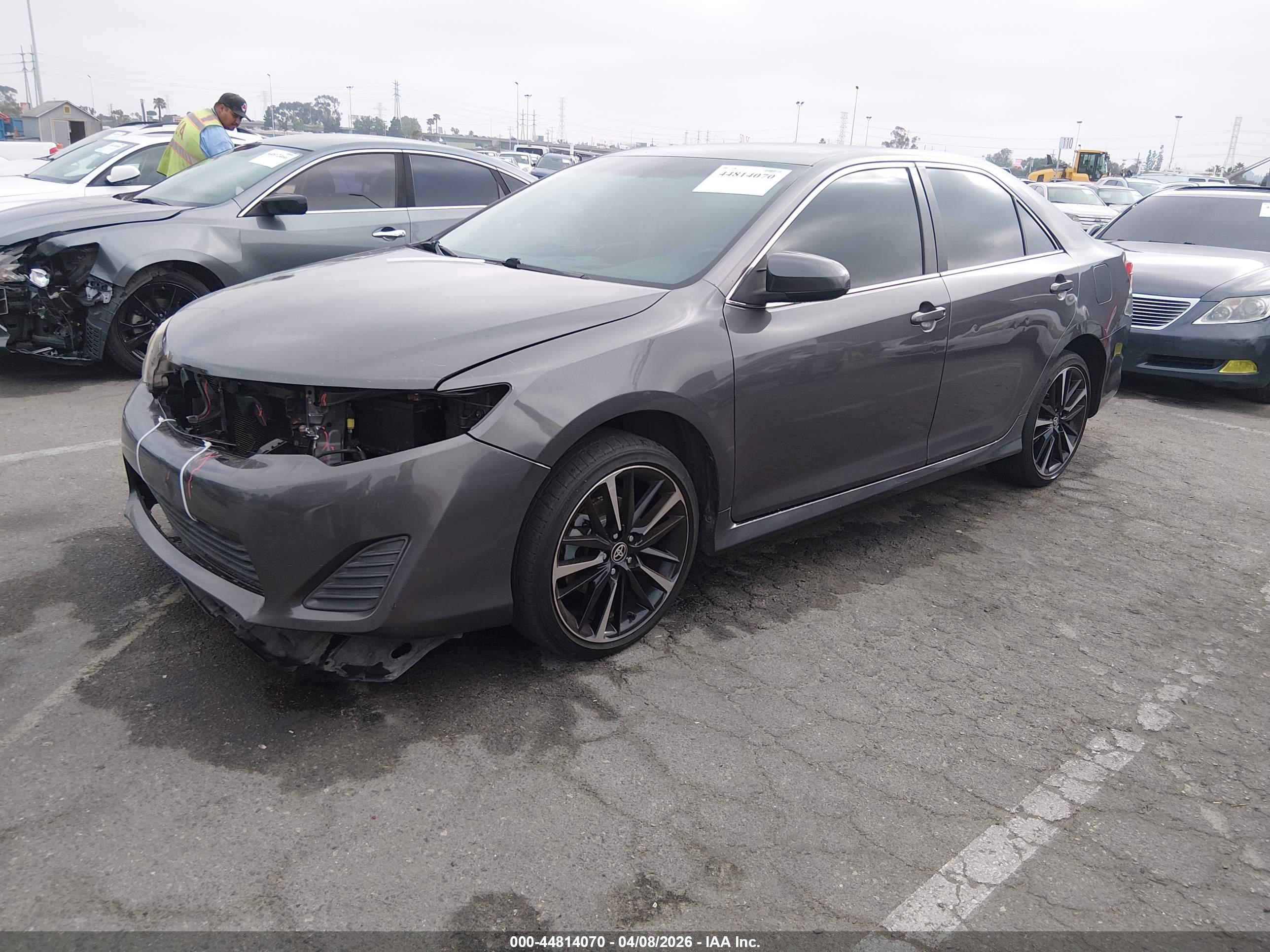 TOYOTA CAMRY image 2