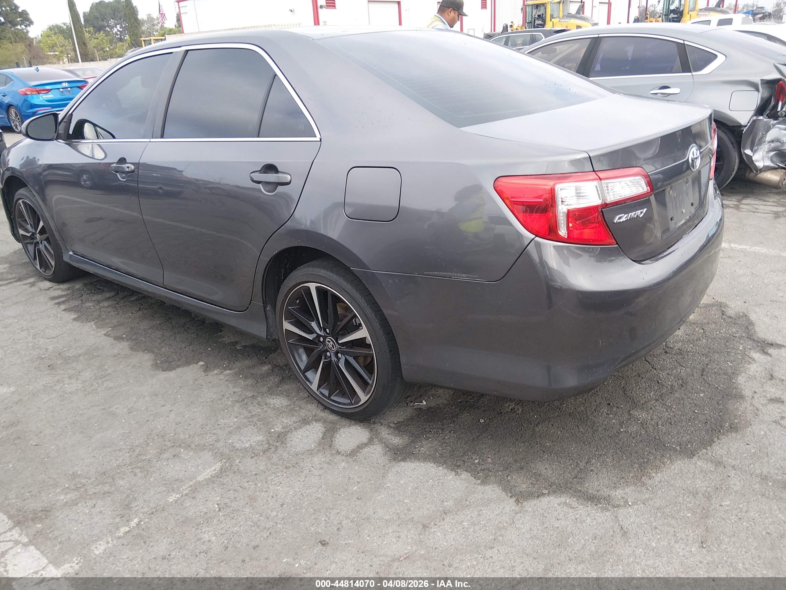 TOYOTA CAMRY image 3