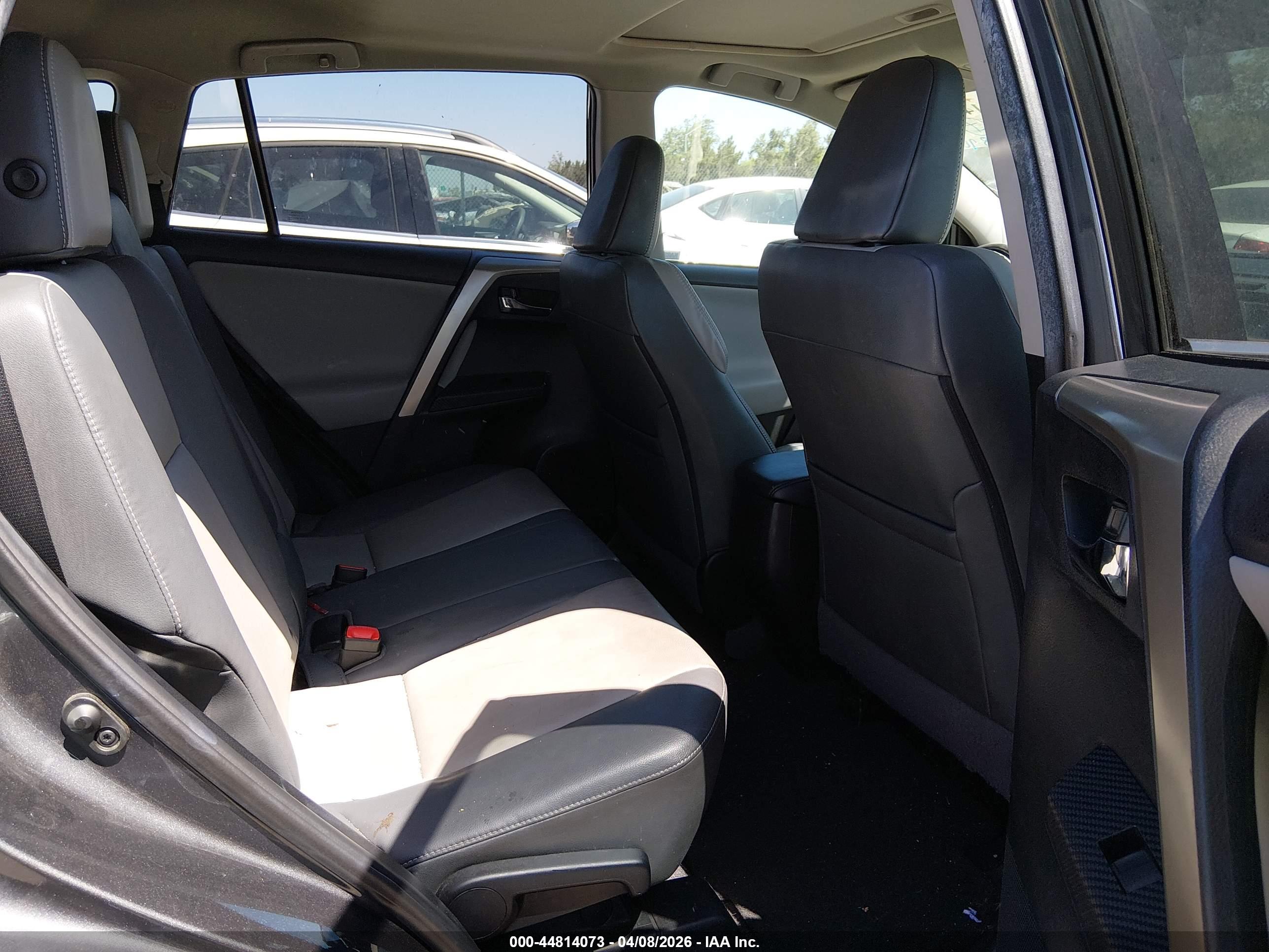 TOYOTA RAV4 image 8