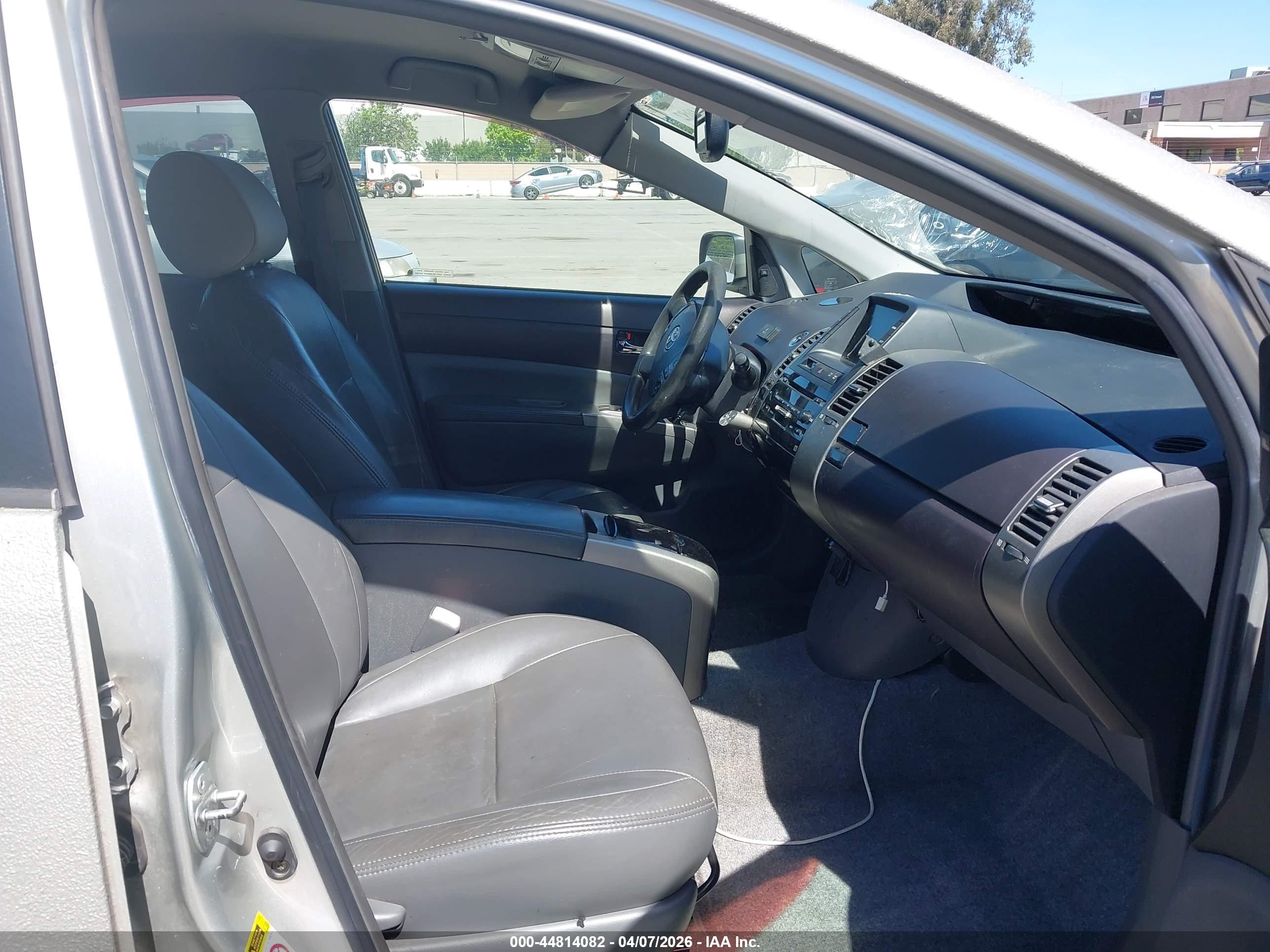 TOYOTA PRIUS image 5