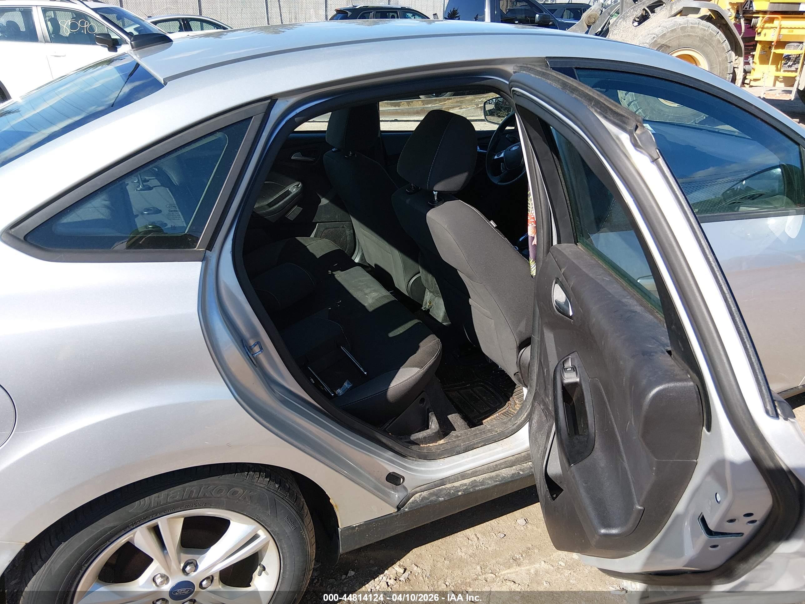 FORD FOCUS image 8