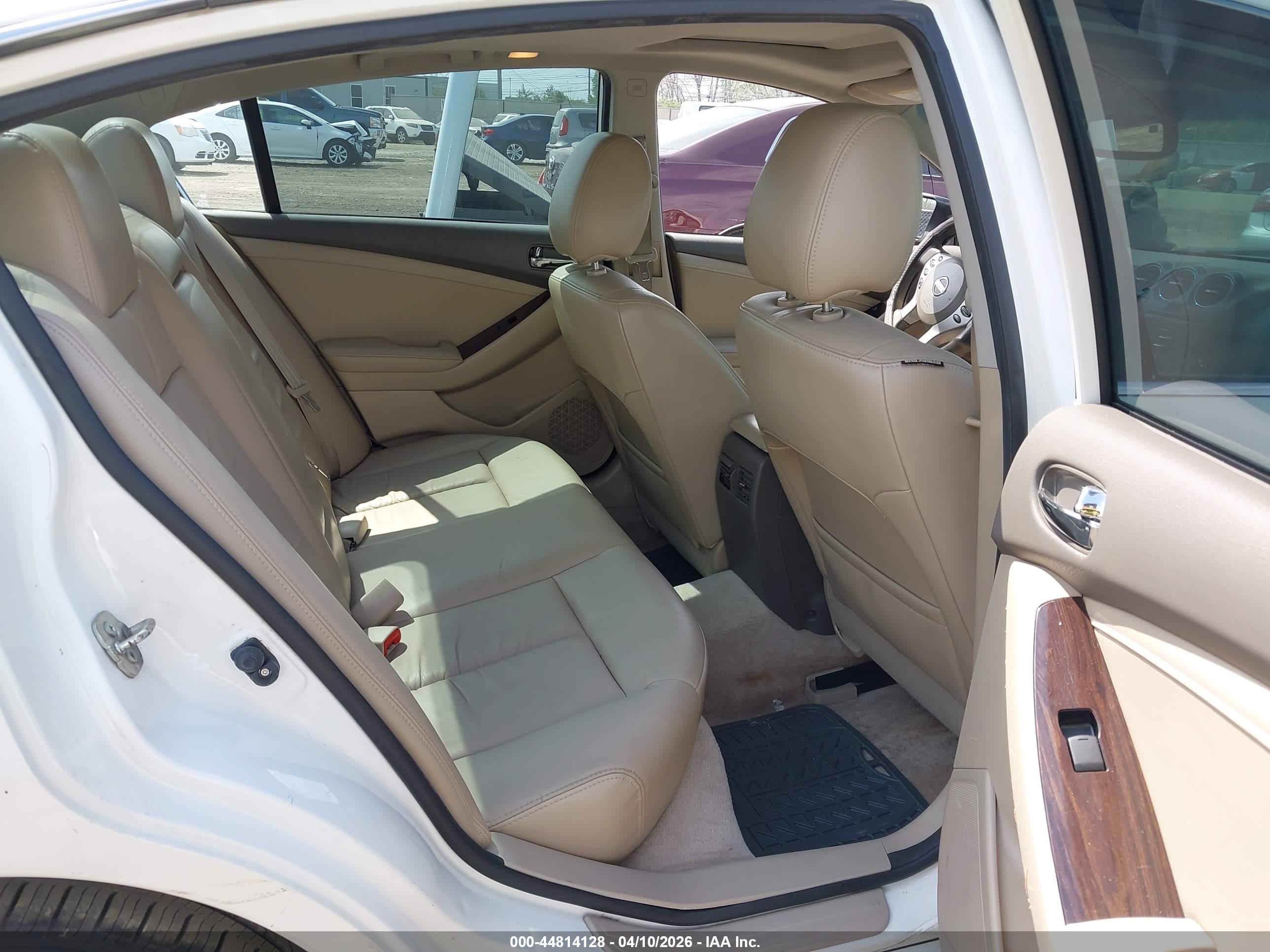 NISSAN ALTIMA image 8