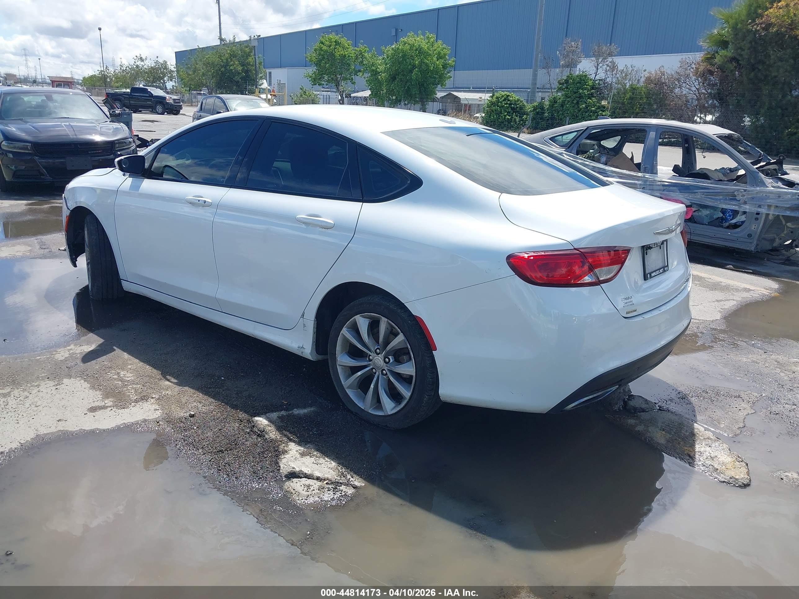 CHRYSLER 200 image 3