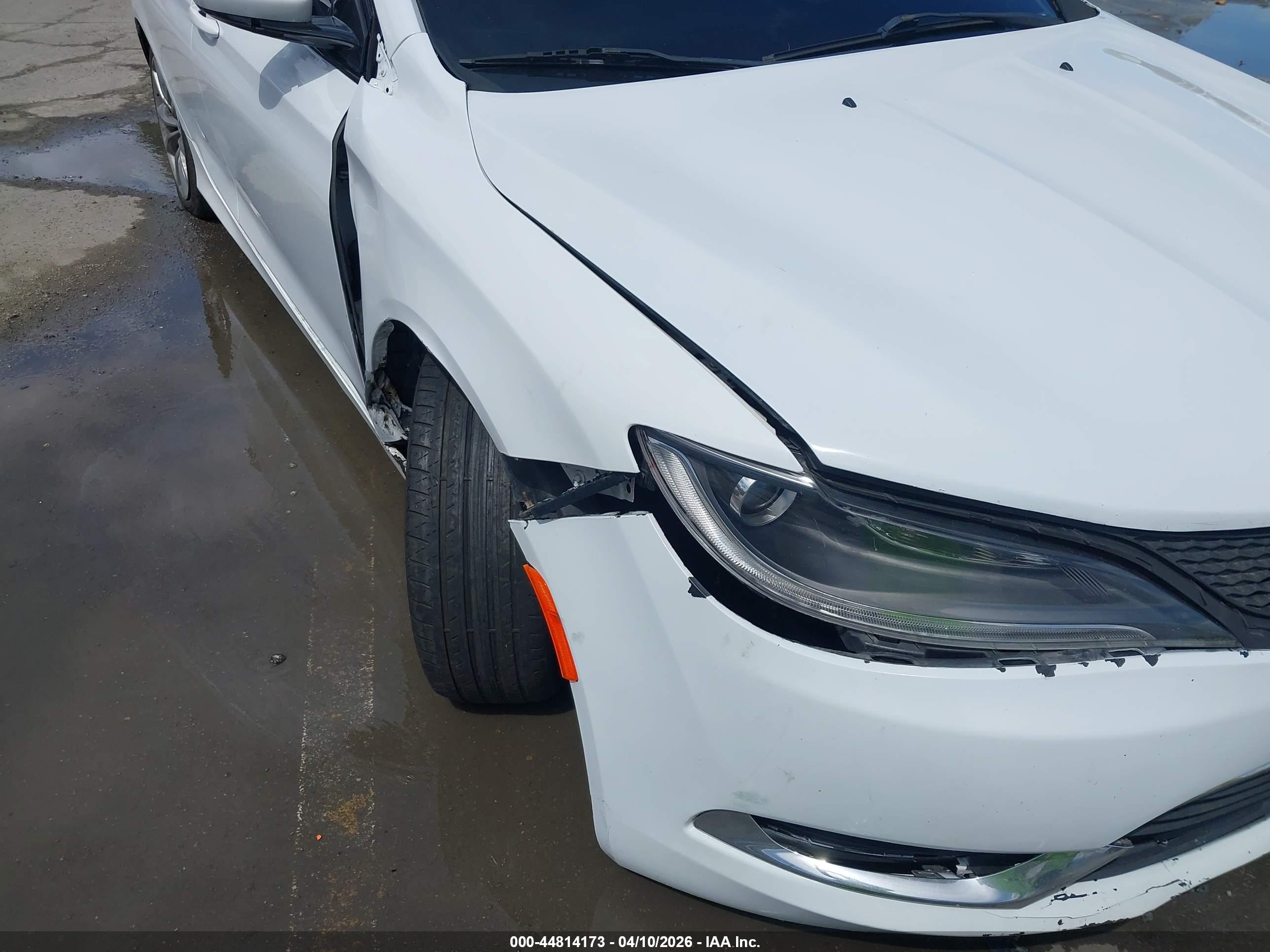 CHRYSLER 200 image 6