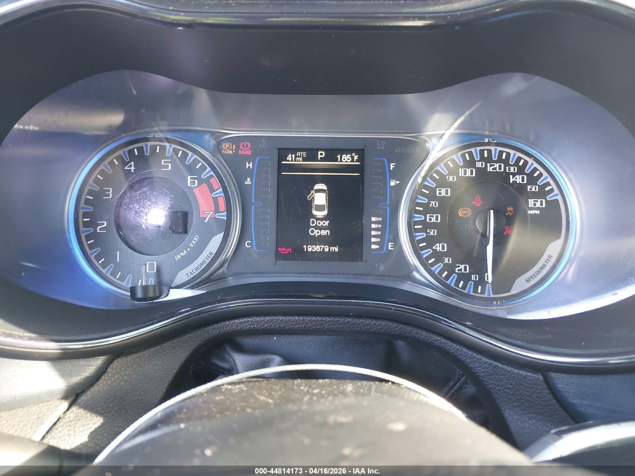 CHRYSLER 200 image 7