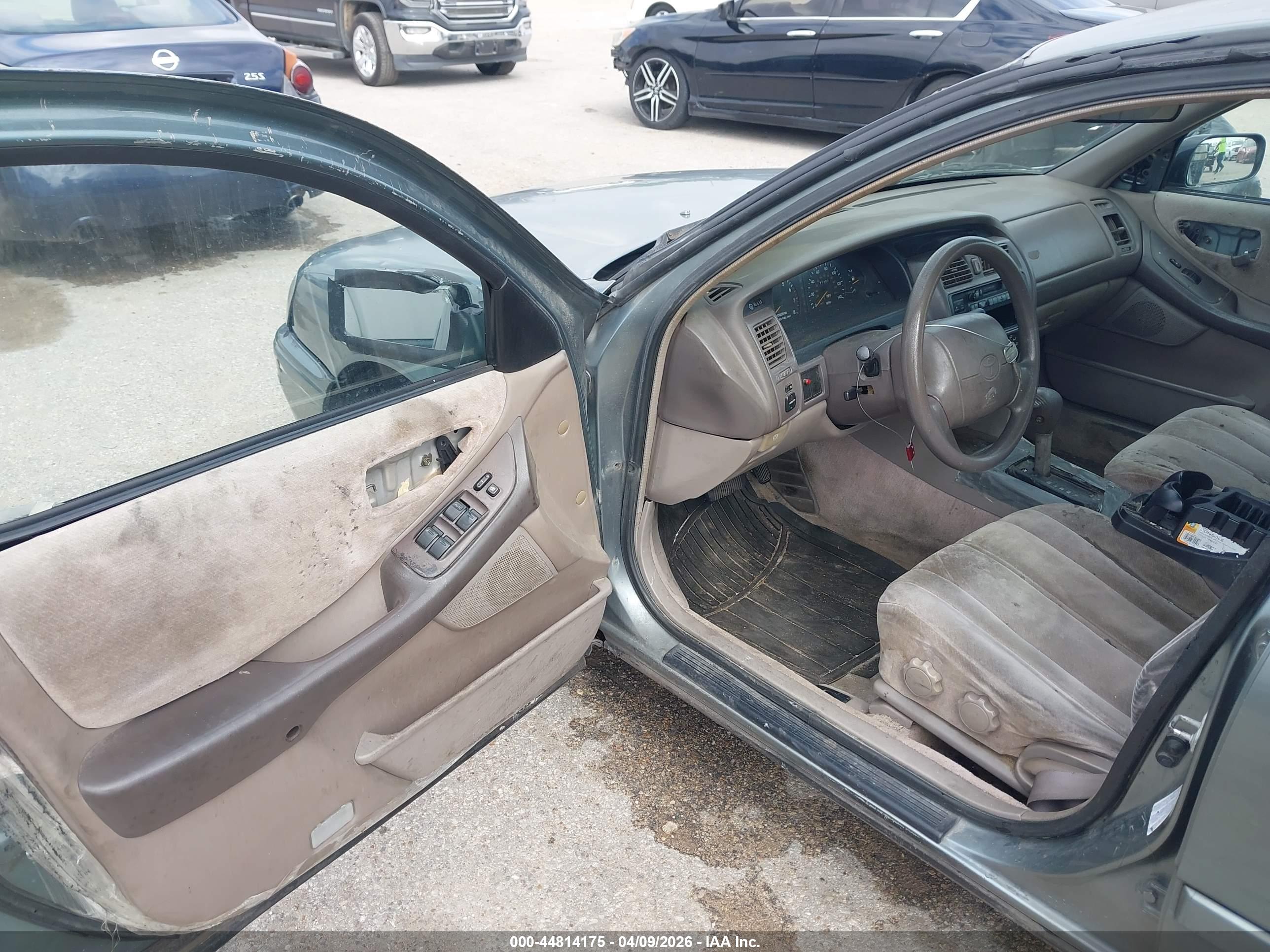 TOYOTA AVALON image 5