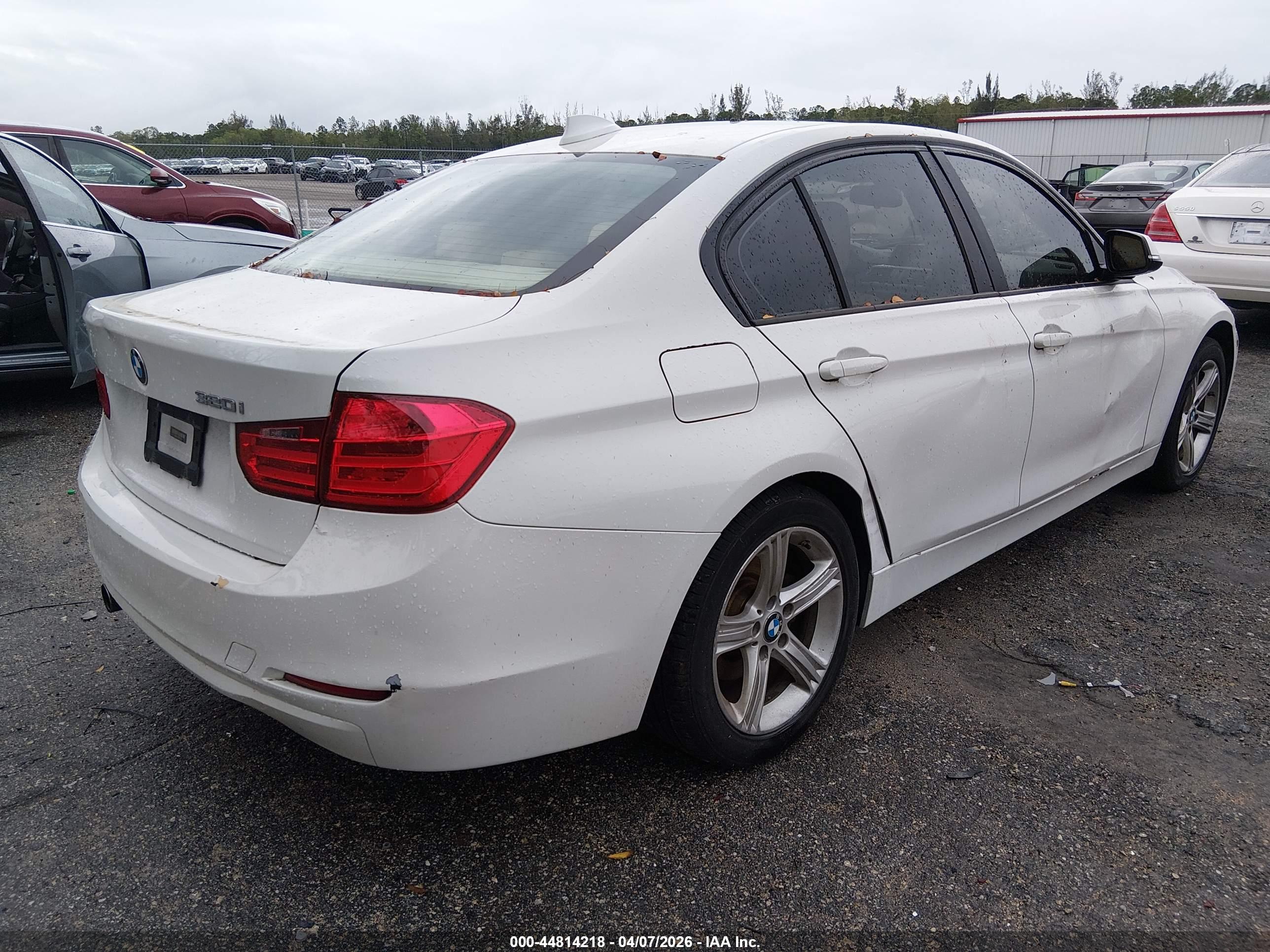 BMW 320I image 4