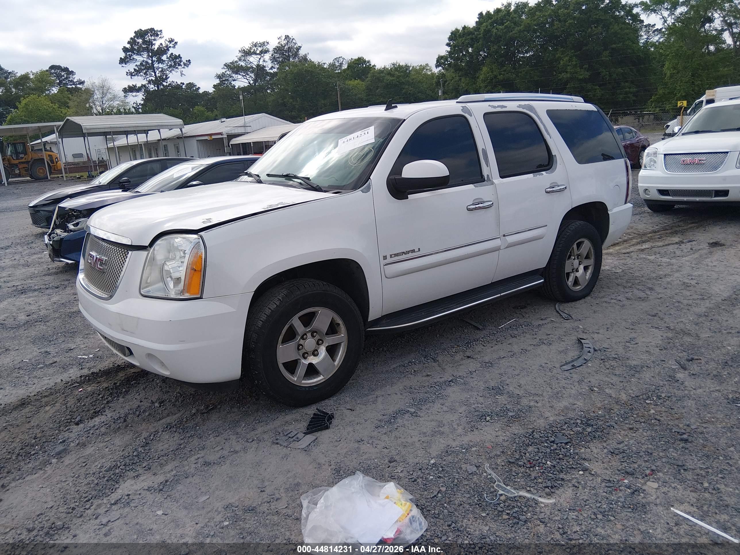 GMC YUKON image 2