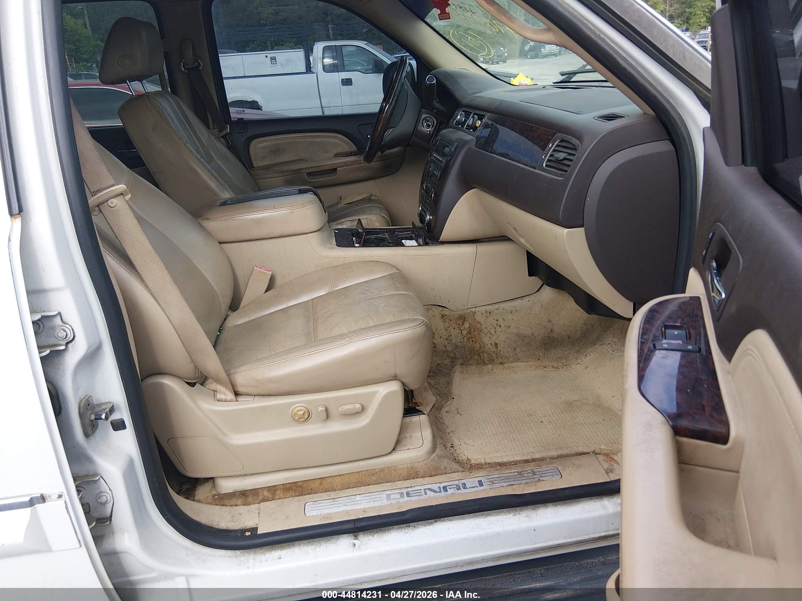 GMC YUKON image 5