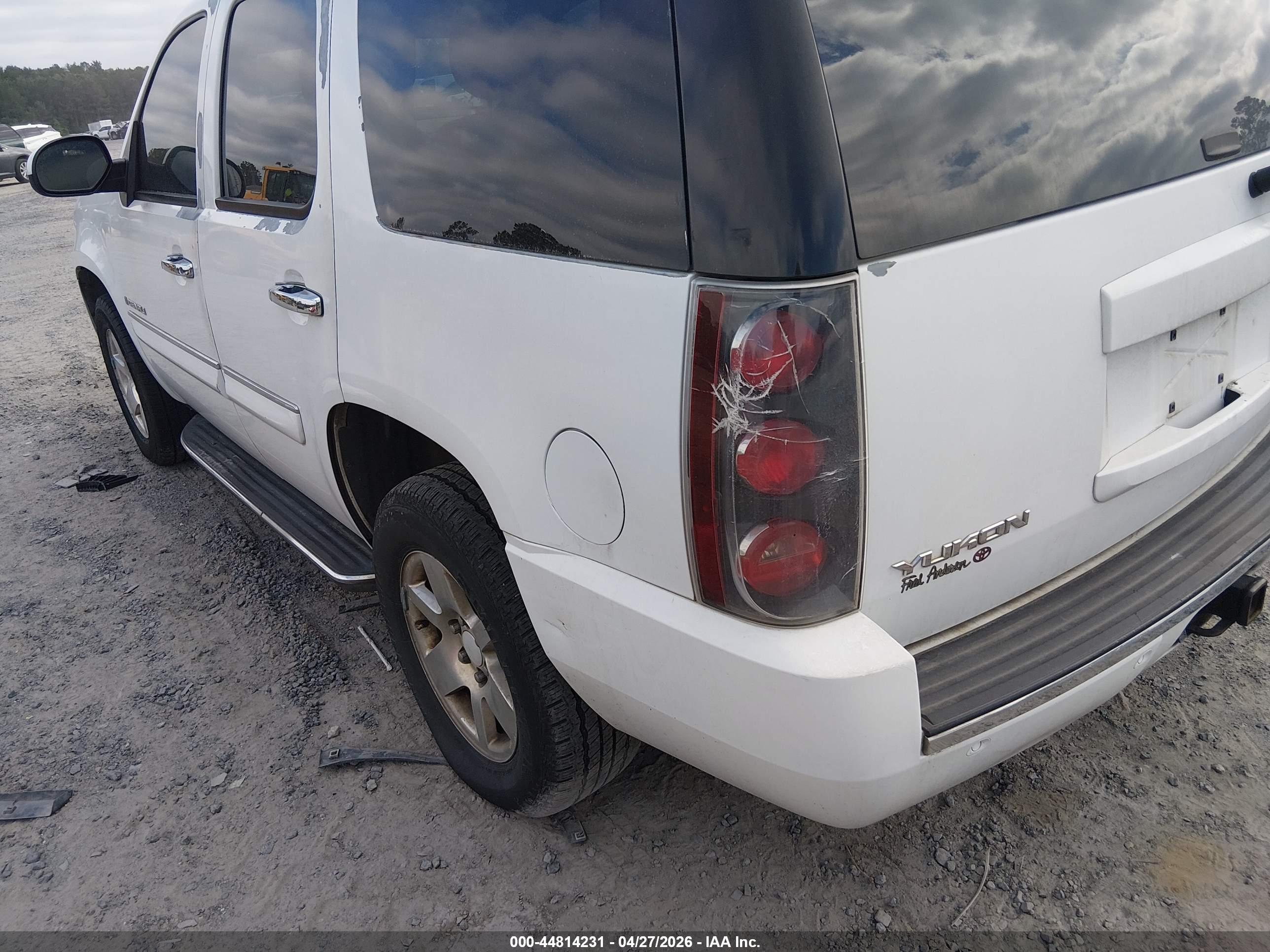 GMC YUKON image 6