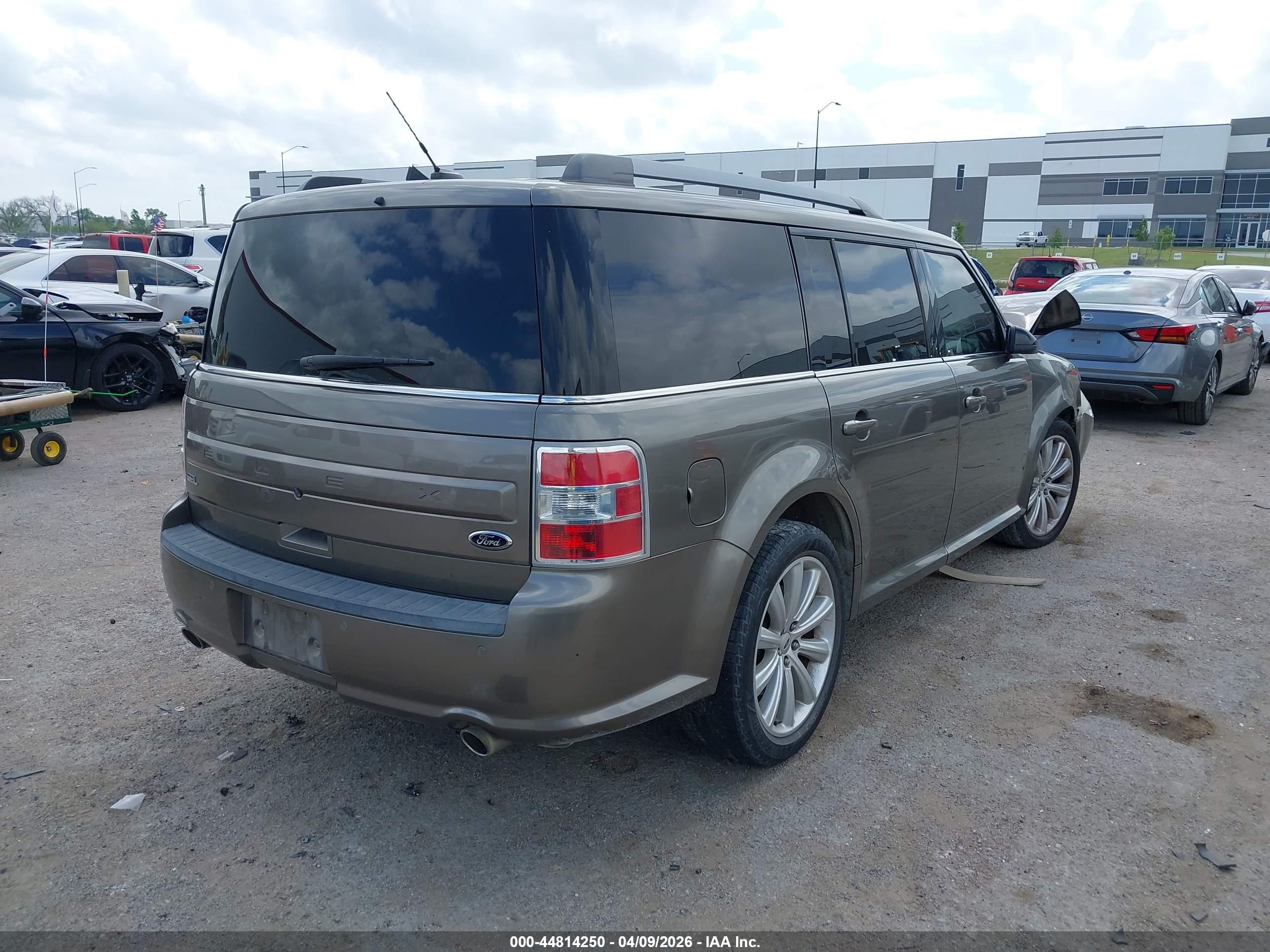 FORD FLEX image 4