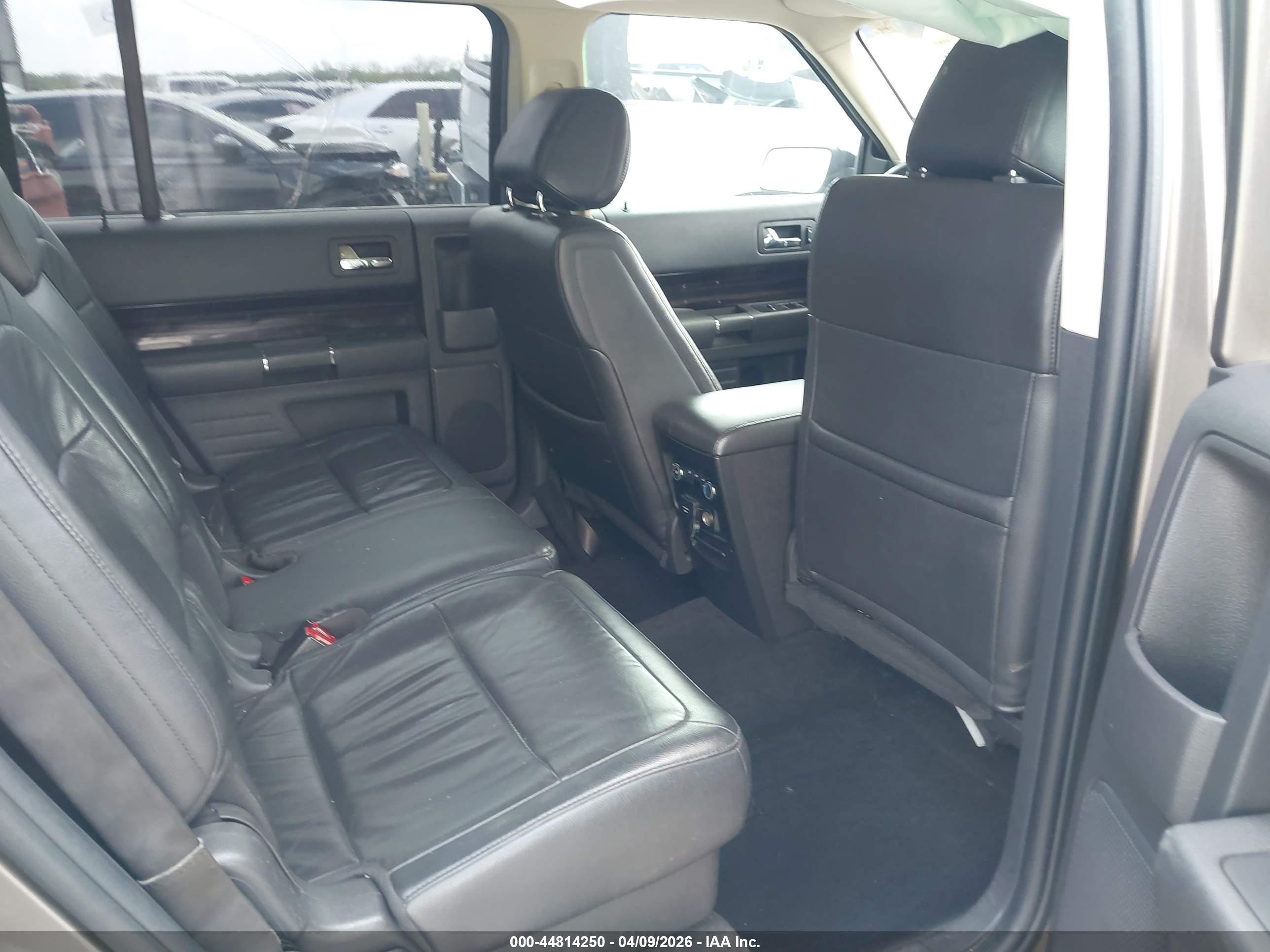 FORD FLEX image 8