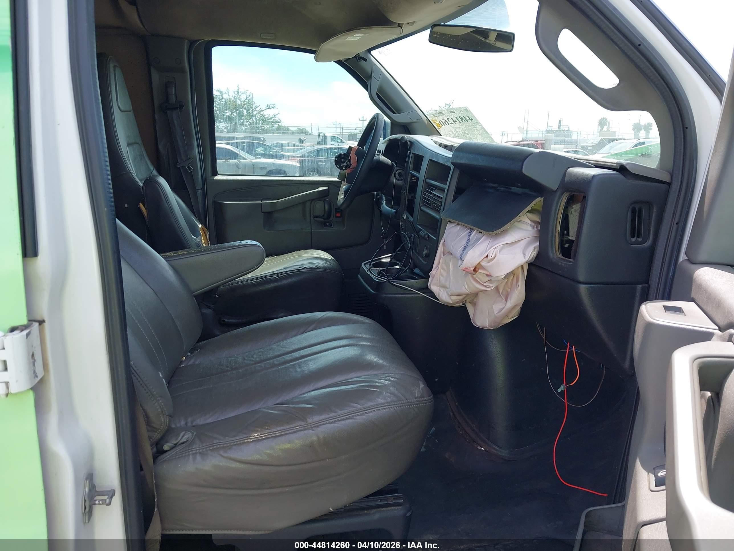 CHEVROLET EXPRESS image 5