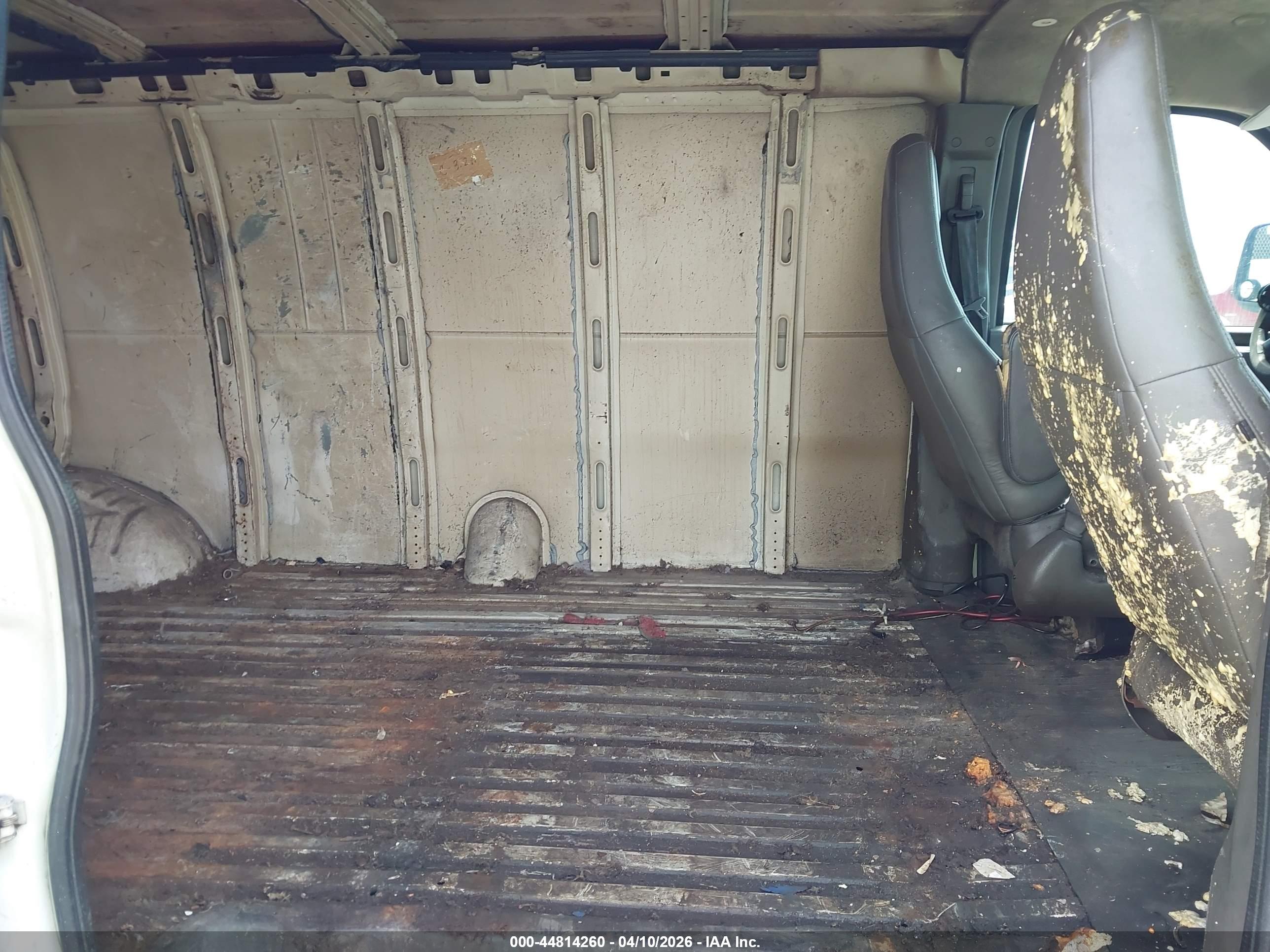 CHEVROLET EXPRESS image 8