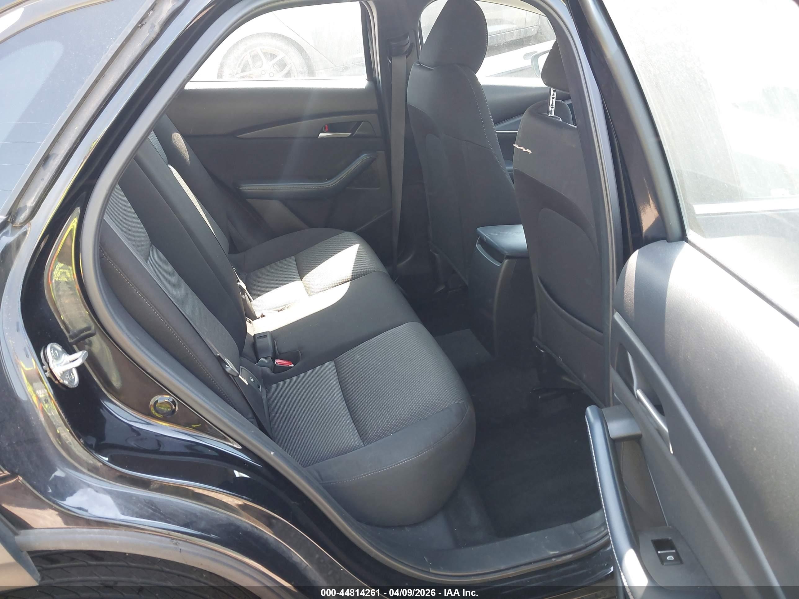 MAZDA CX-30 image 8