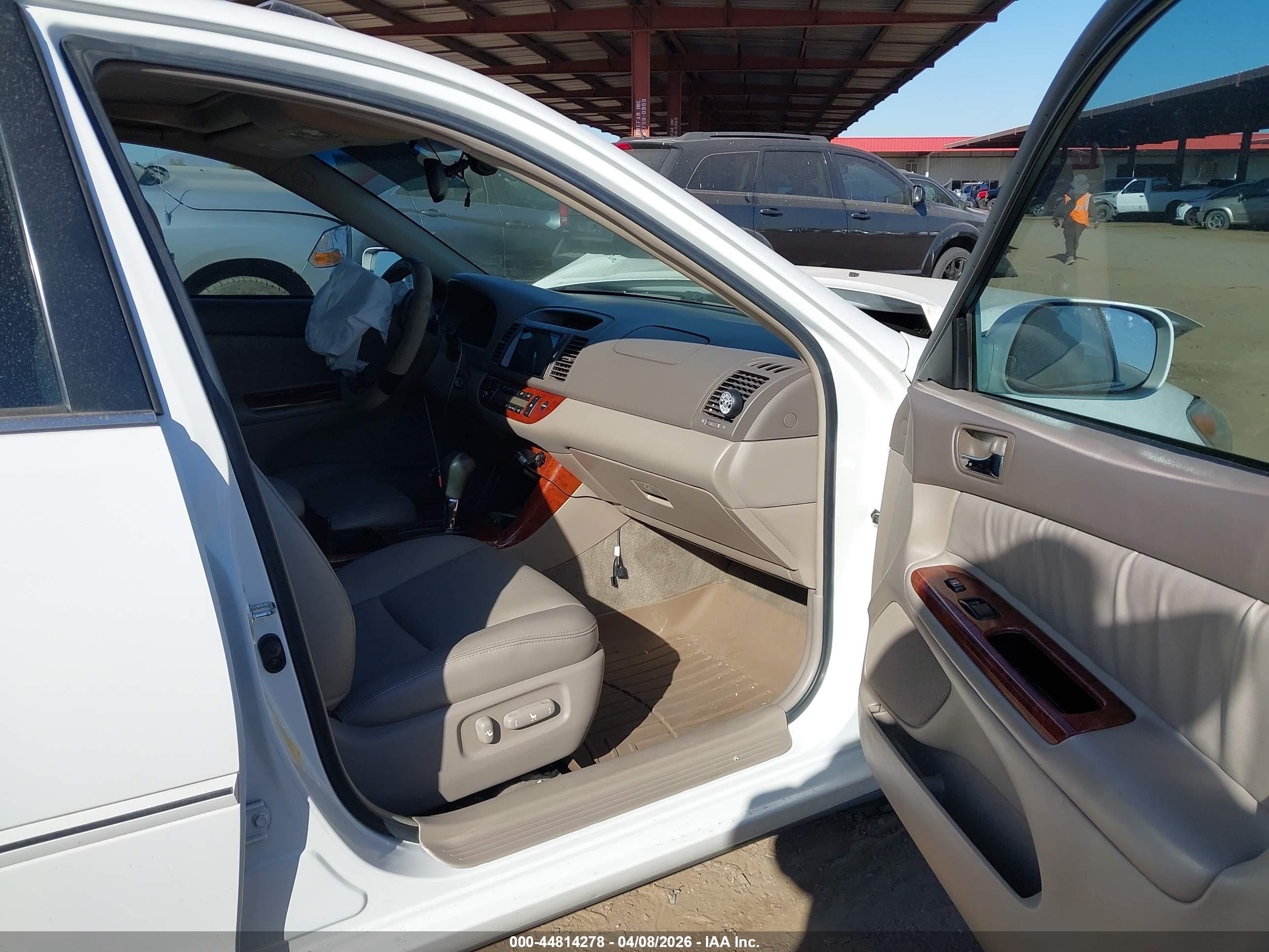 TOYOTA CAMRY image 5