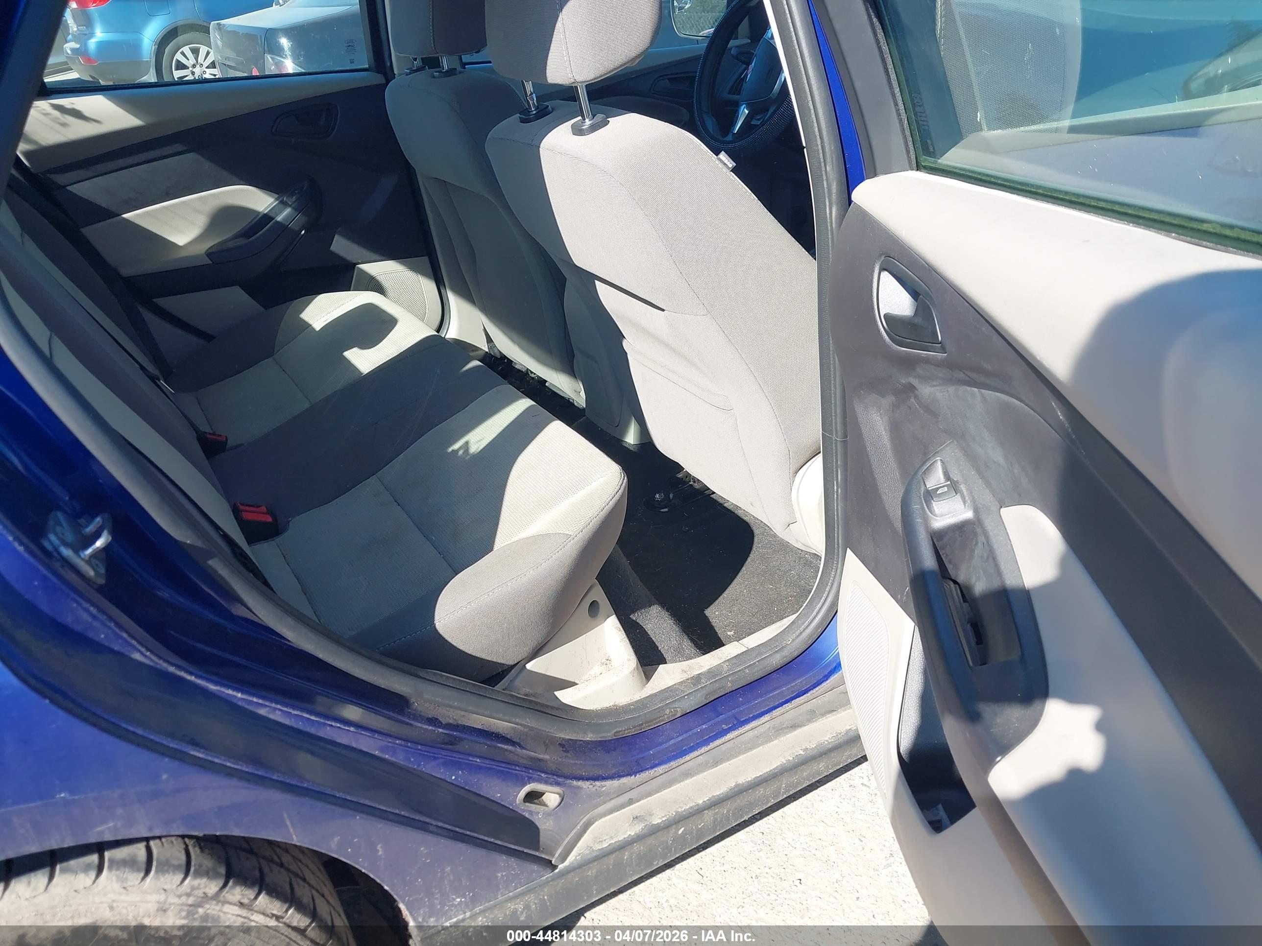 FORD FOCUS image 8