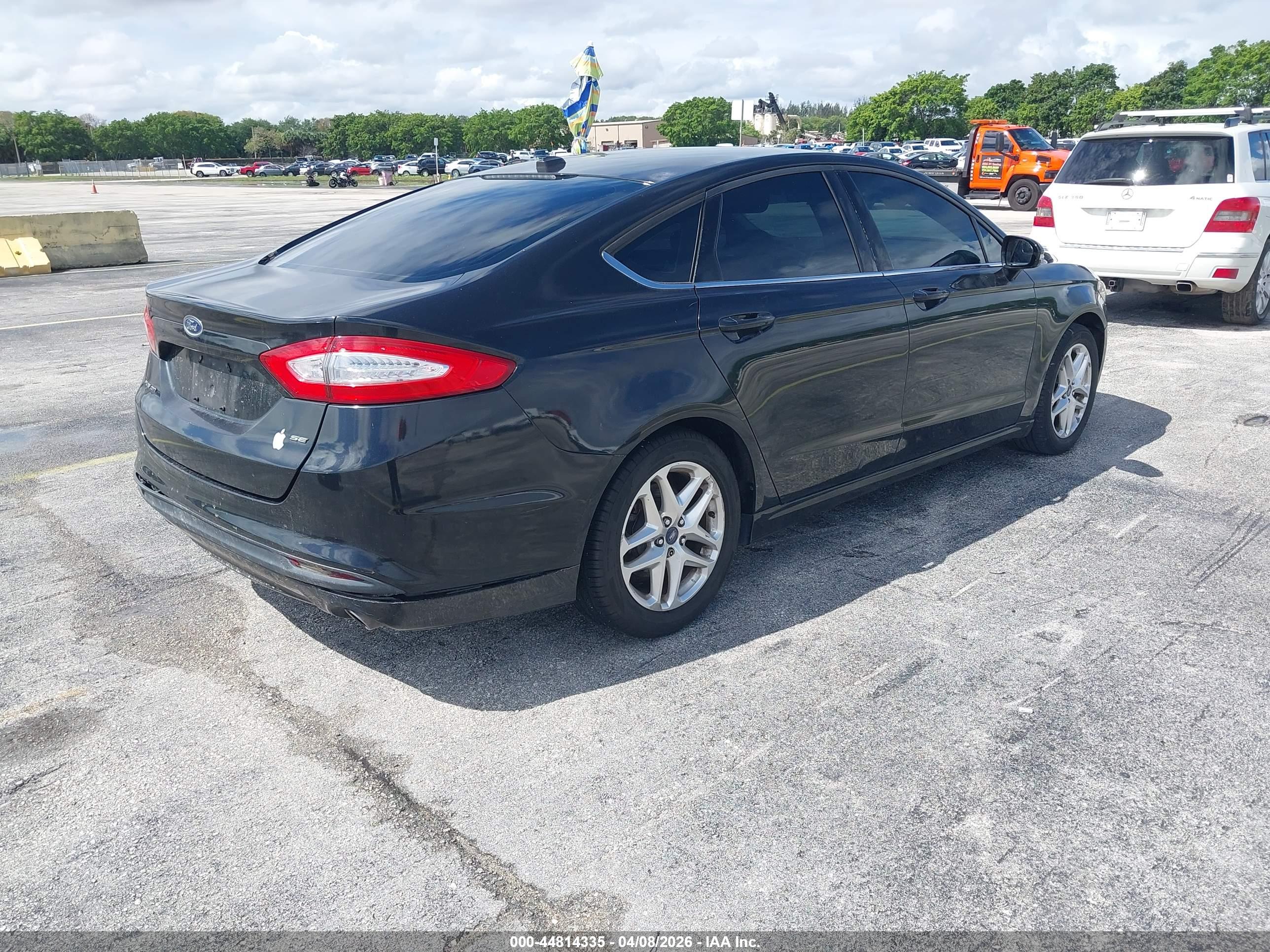 FORD FUSION image 4